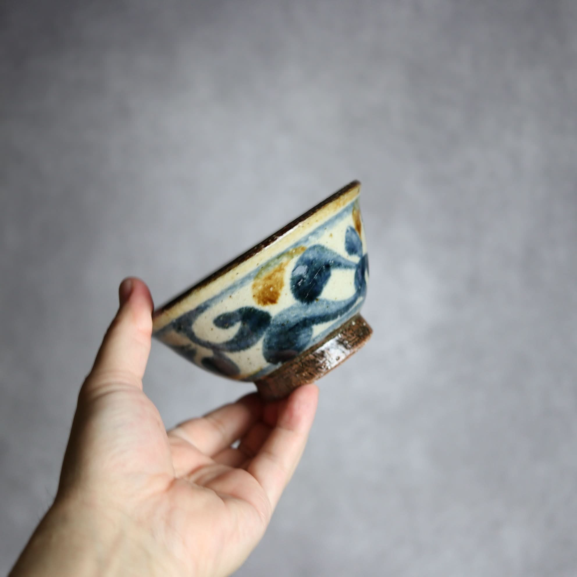 4寸マカイ 紺 茶 デイゴ柄 やちむん 陶器 陶芸こまがた やちむん 陶器.