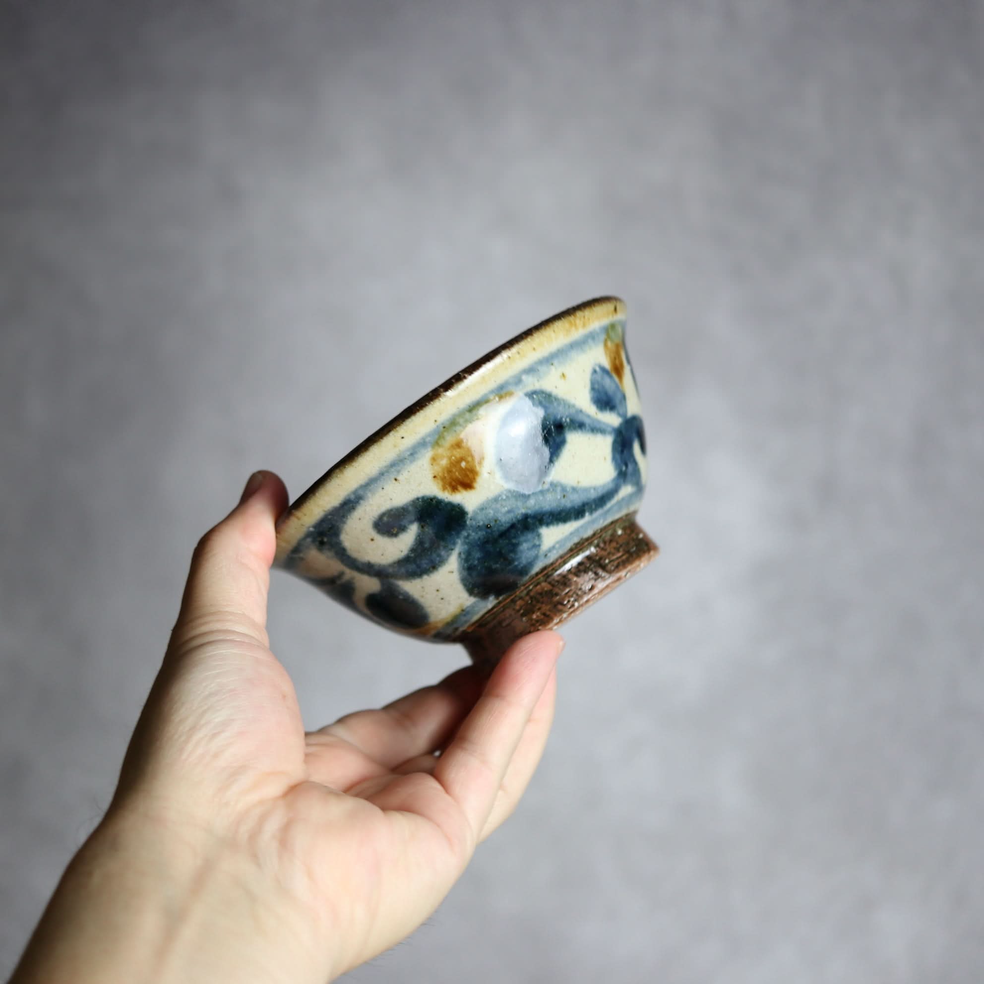 4寸マカイ 紺 茶 デイゴ柄 やちむん 陶器 陶芸こまがた やちむん 陶器.