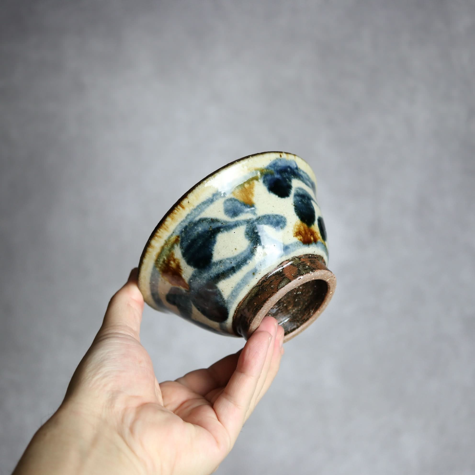 4寸マカイ 紺 茶 デイゴ柄 やちむん 陶器 陶芸こまがた やちむん 陶器.