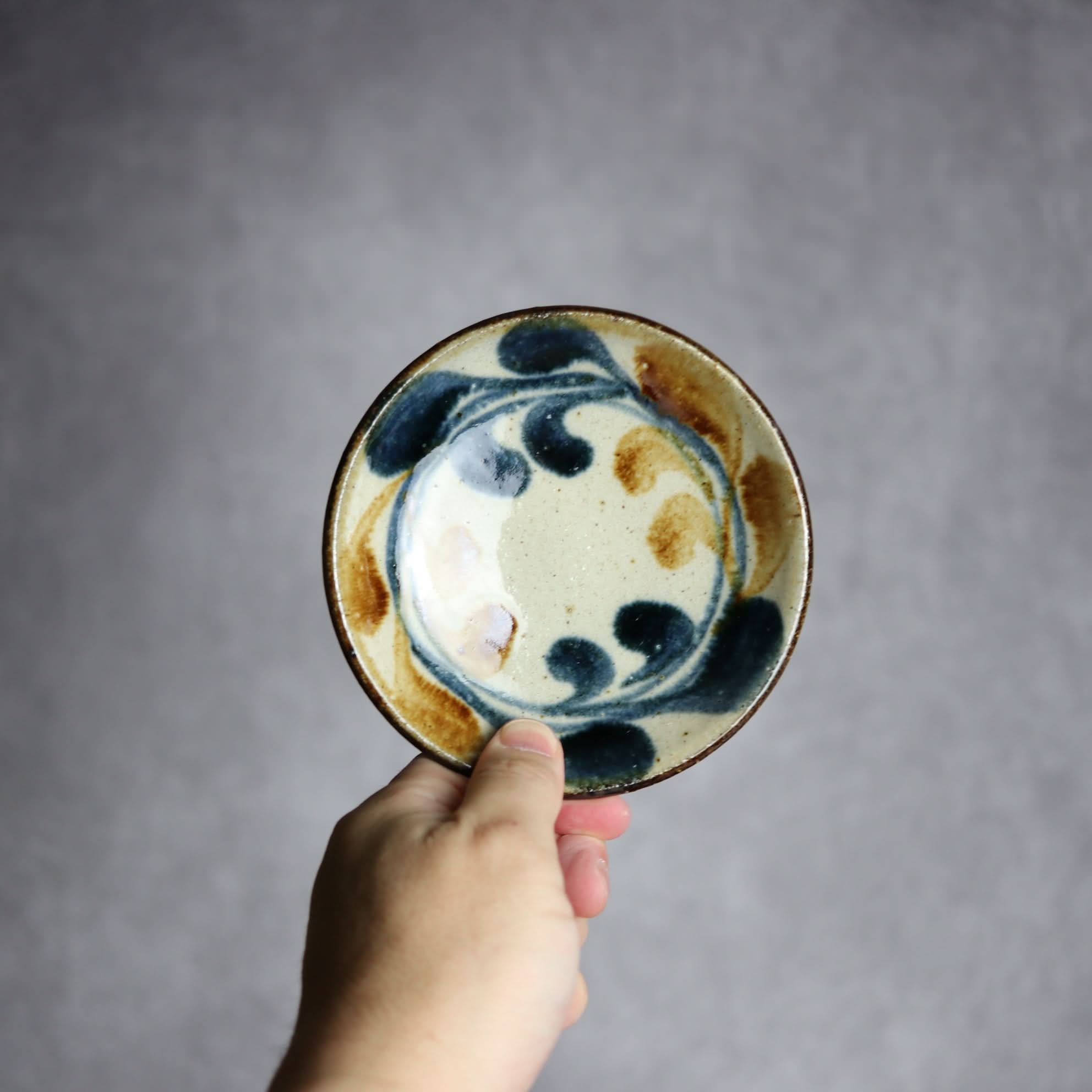 4寸皿 紺 茶 デイゴ やちむん 陶器 陶芸こまがた やちむん 陶器.