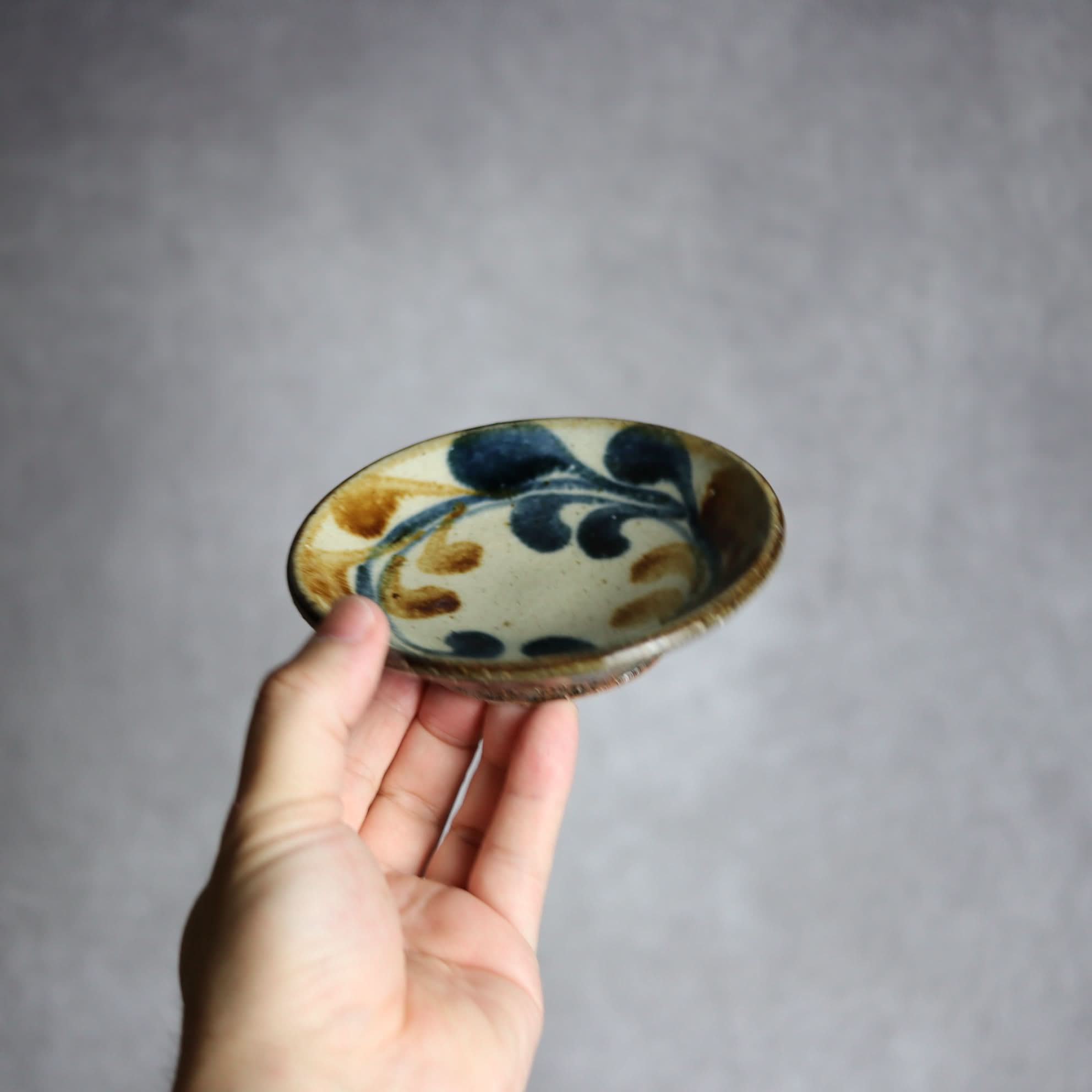 4寸皿 紺 茶 デイゴ やちむん 陶器 陶芸こまがた やちむん 陶器.
