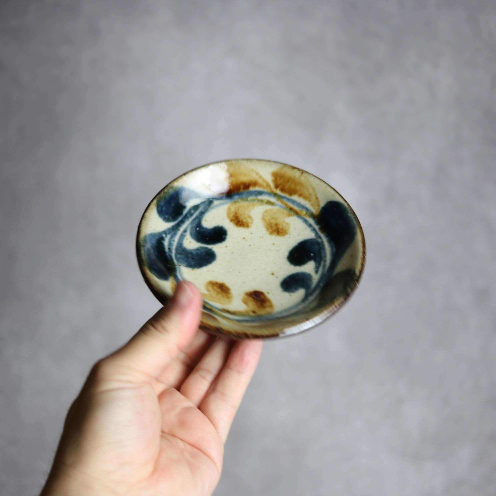 4寸皿 紺 茶 デイゴ やちむん 陶器 陶芸こまがた やちむん 陶器.