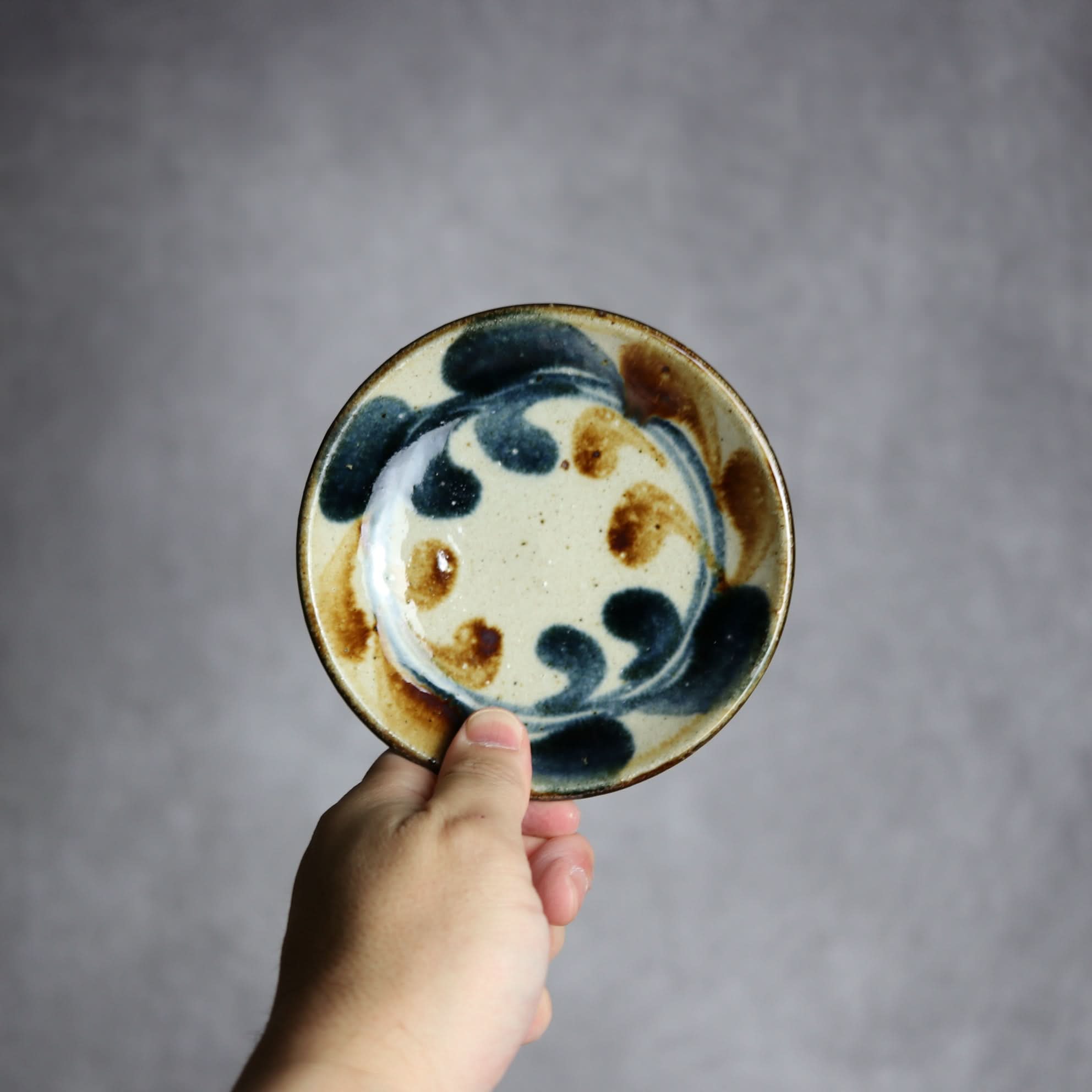 4寸皿 紺 茶 デイゴ やちむん 陶器 陶芸こまがた やちむん 陶器.