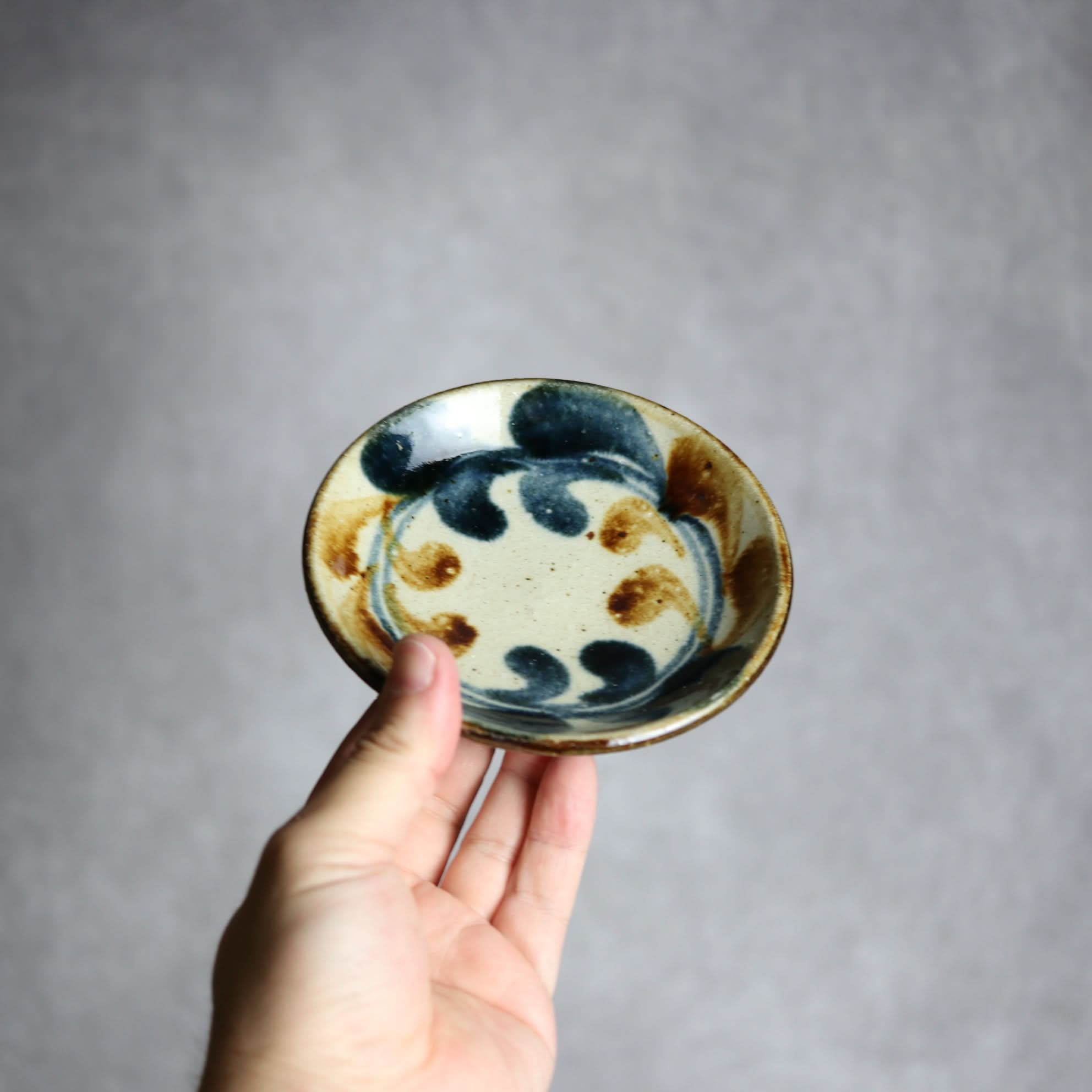 4寸皿 紺 茶 デイゴ やちむん 陶器 陶芸こまがた やちむん 陶器.