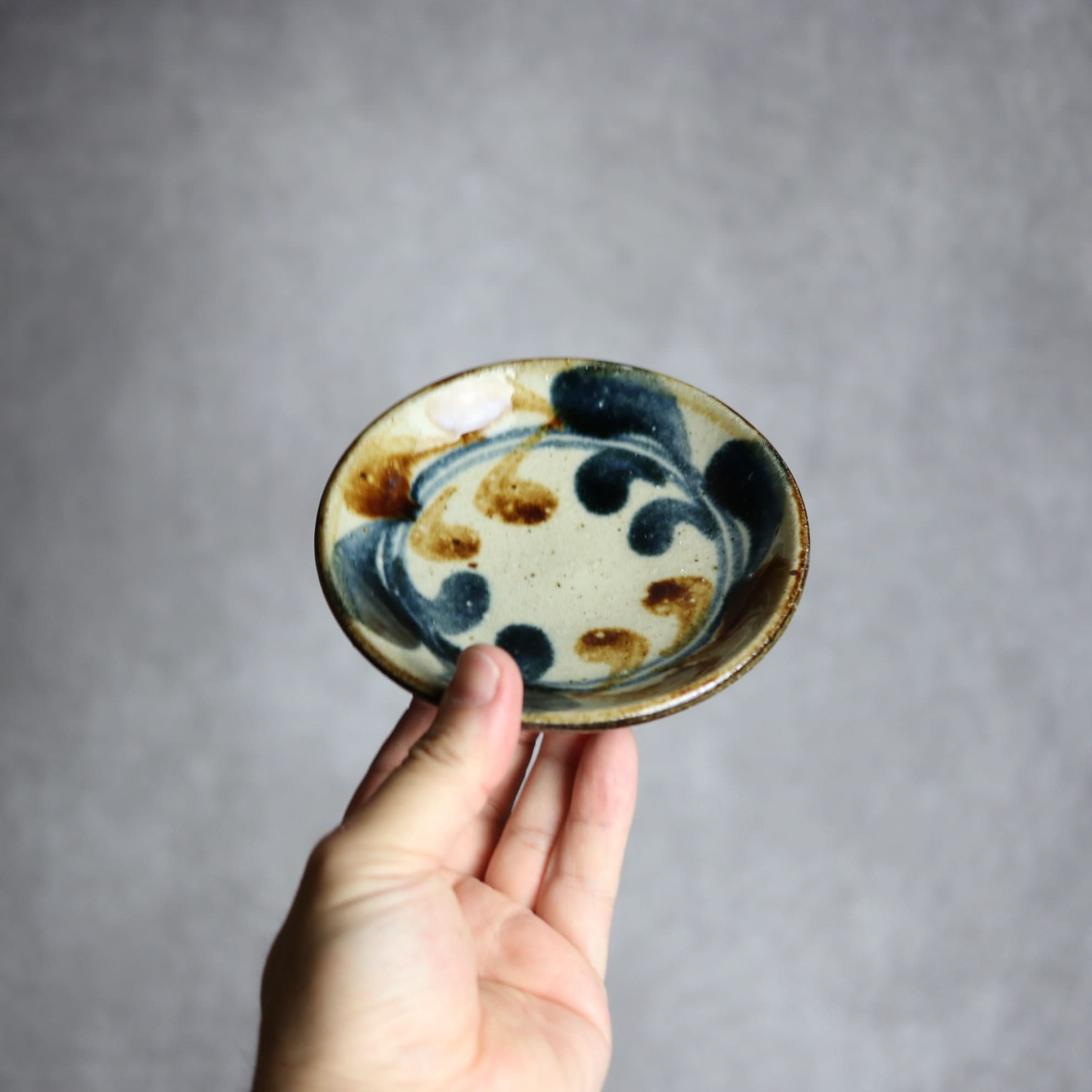 4寸皿 紺 茶 デイゴ やちむん 陶器 陶芸こまがた やちむん 陶器.