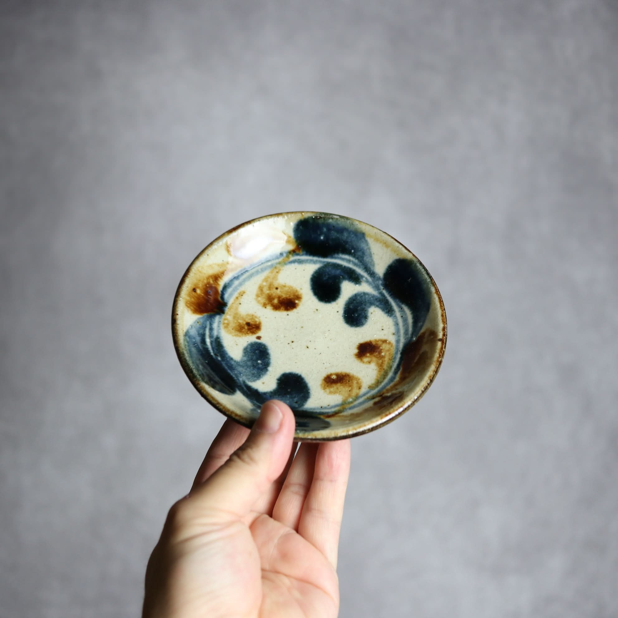 4寸皿 紺 茶 デイゴ やちむん 陶器 陶芸こまがた やちむん 陶器.
