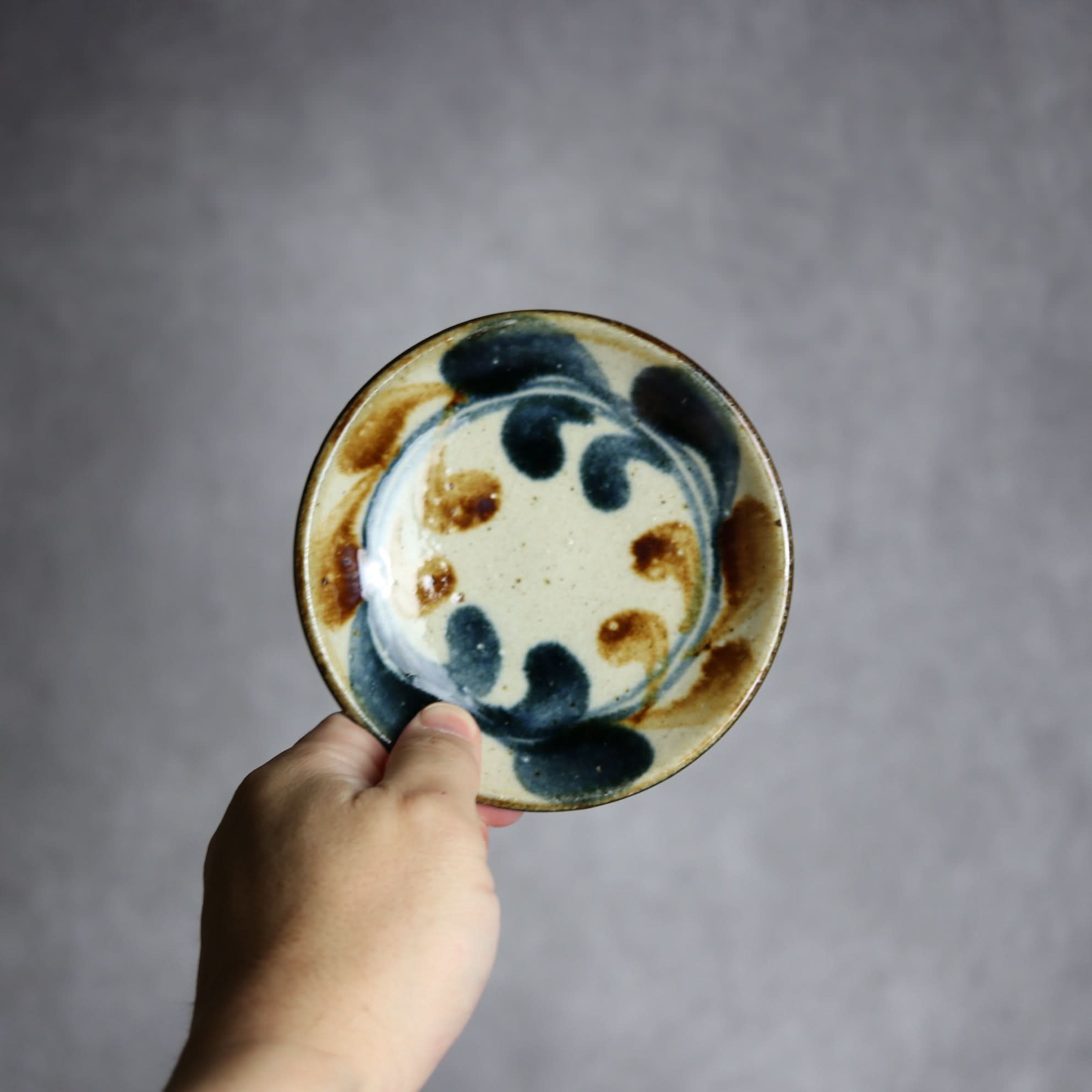4寸皿 紺 茶 デイゴ やちむん 陶器 陶芸こまがた やちむん 陶器.