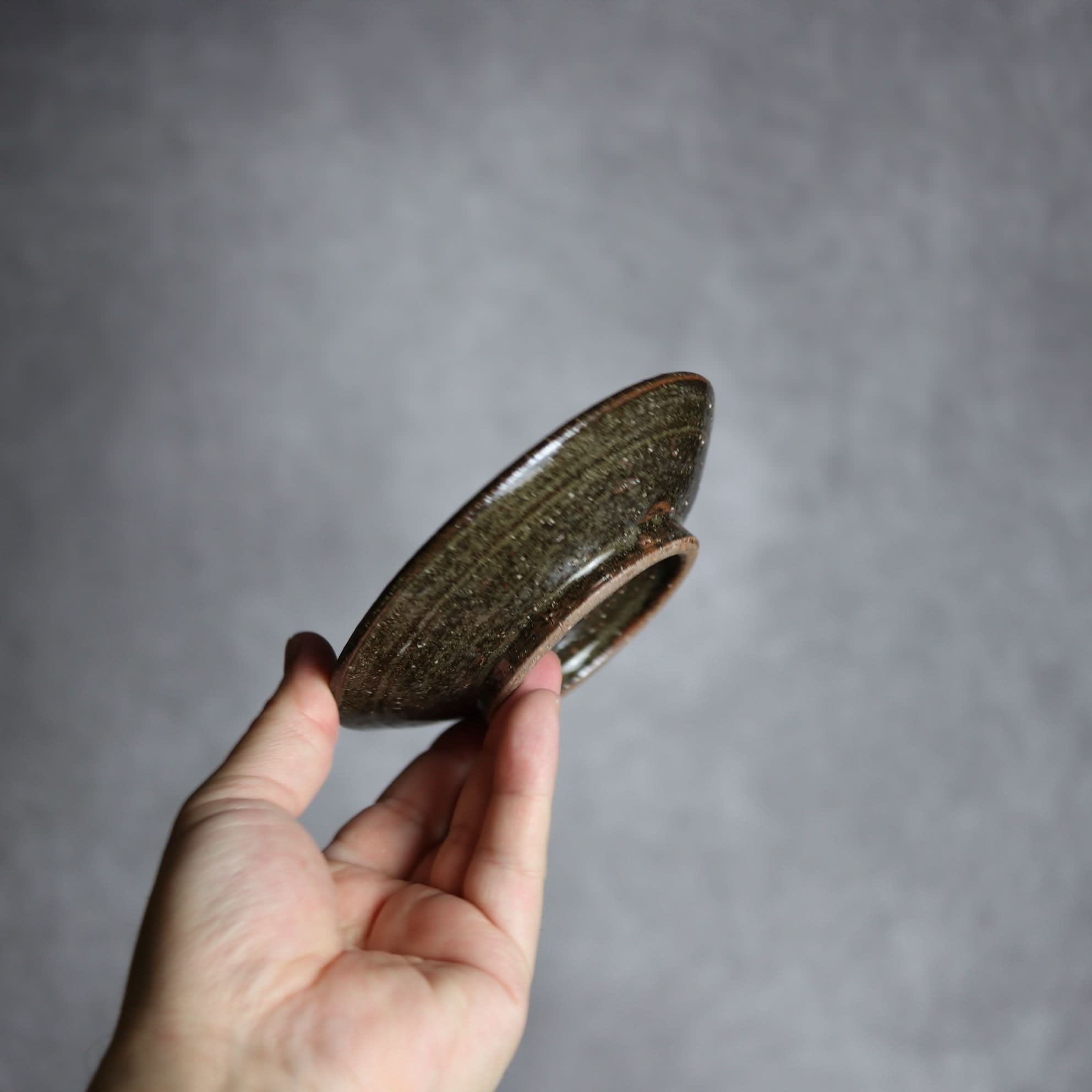 4寸皿 緑 茶 ドット やちむん 陶器 陶芸こまがた やちむん 陶器.