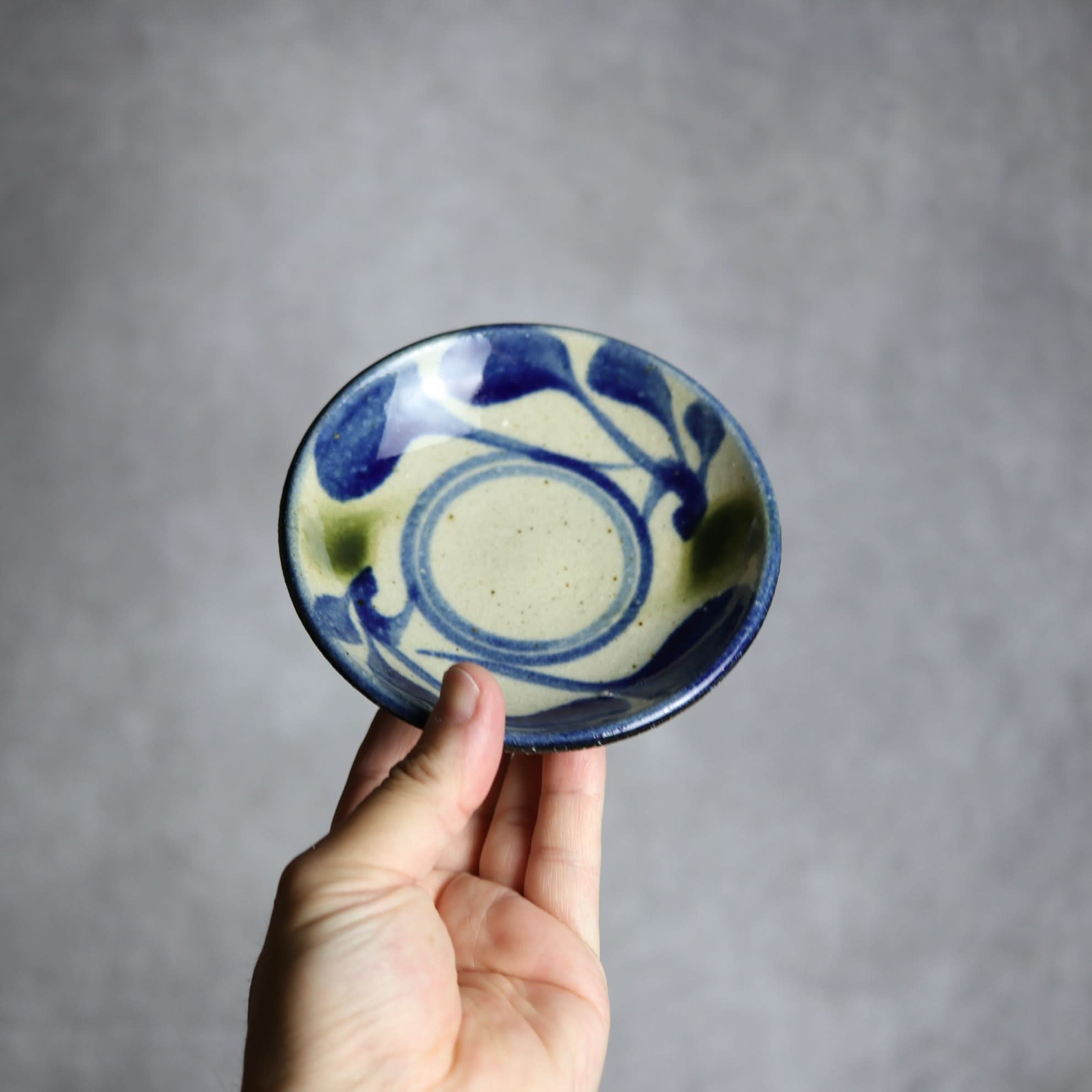 4寸皿 青 緑 唐草 やちむん 陶器 陶芸こまがた やちむん 陶器.