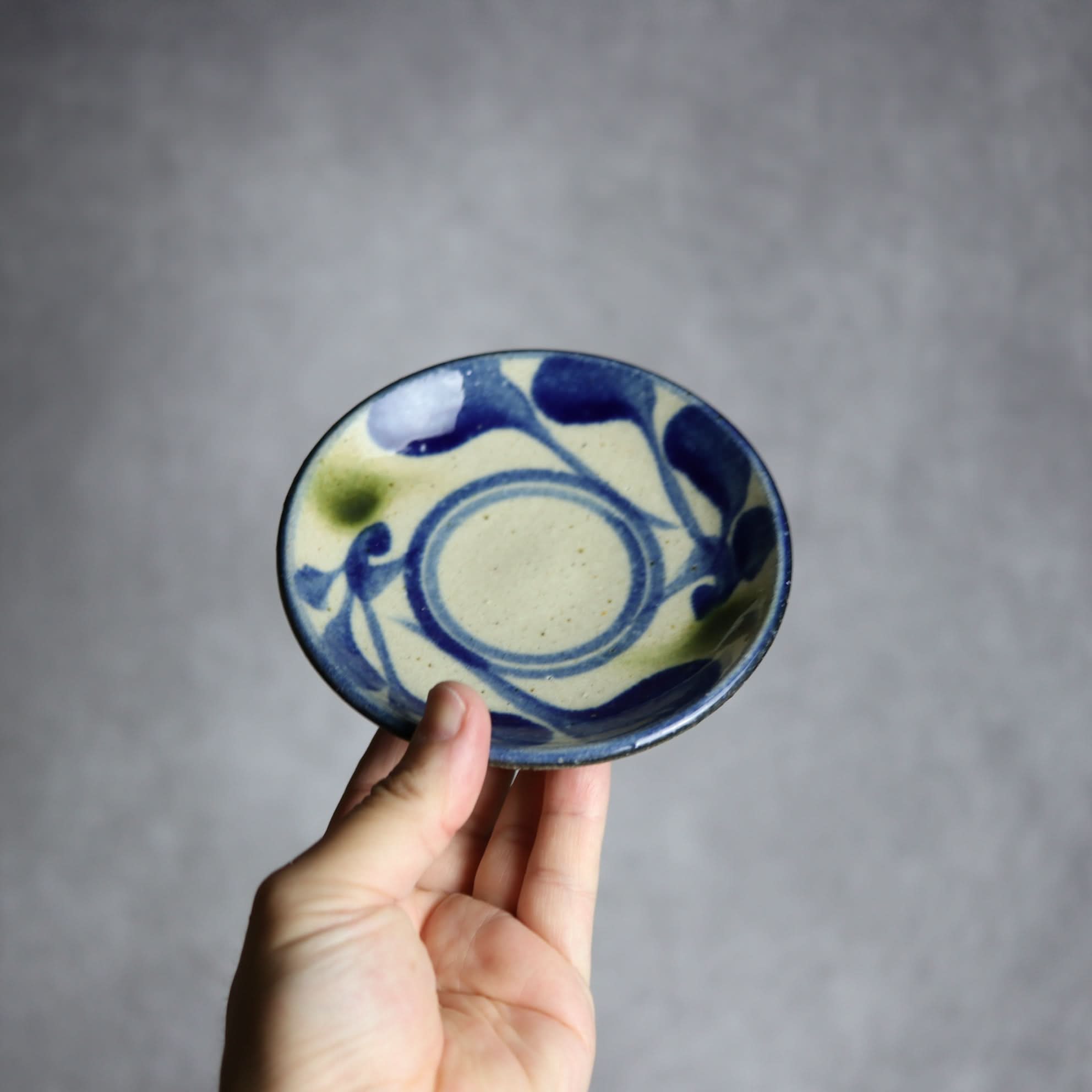 4寸皿 青 緑 唐草 やちむん 陶器 陶芸こまがた やちむん 陶器.