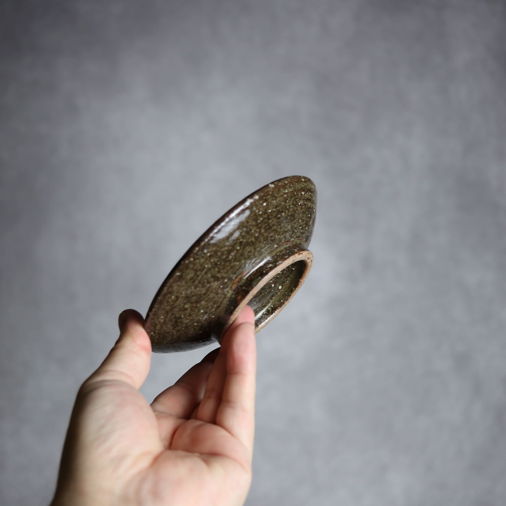 4寸皿 紺 茶 唐草 やちむん 陶器 陶芸こまがた やちむん 陶器.