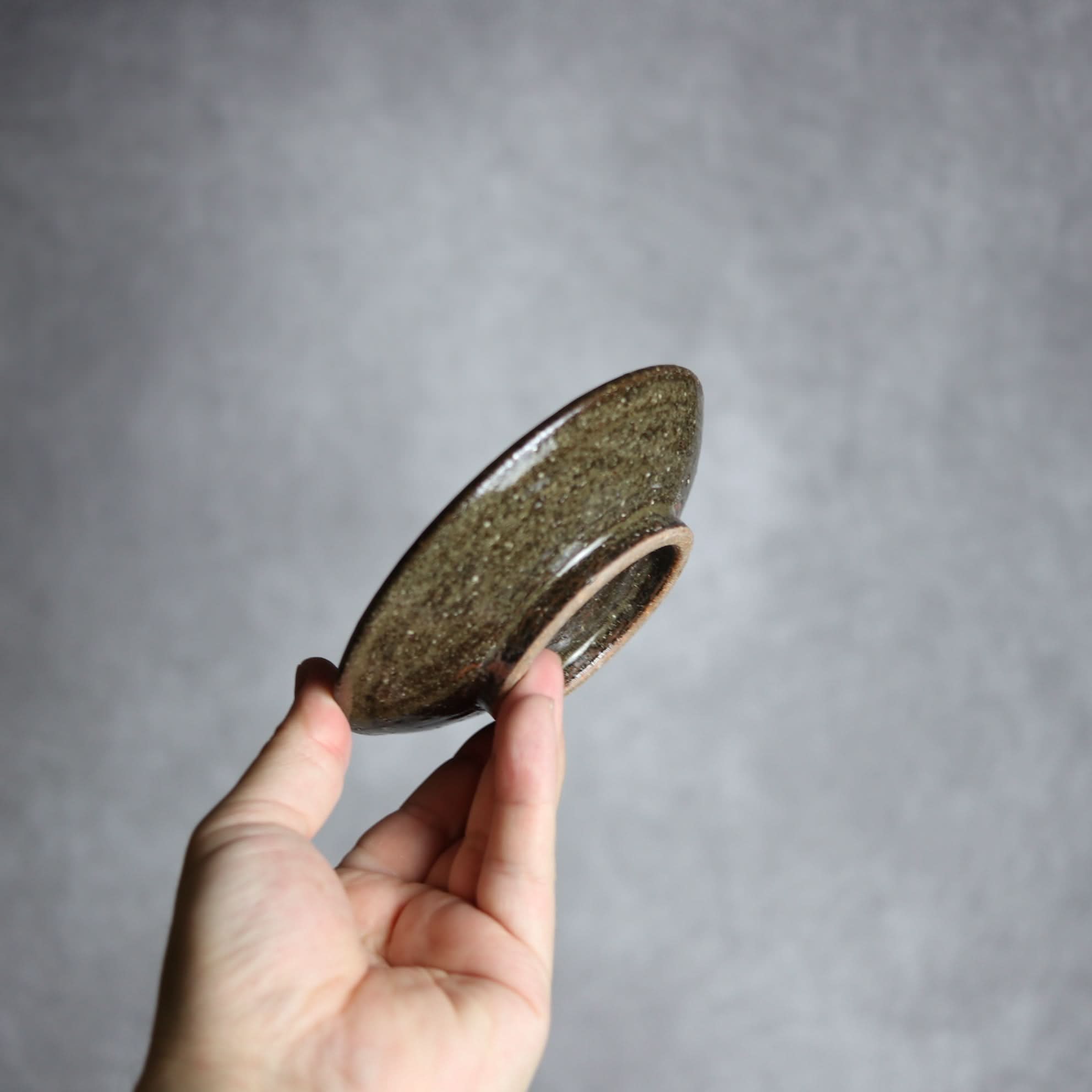 4寸皿 紺 茶 唐草 やちむん 陶器 陶芸こまがた やちむん 陶器.