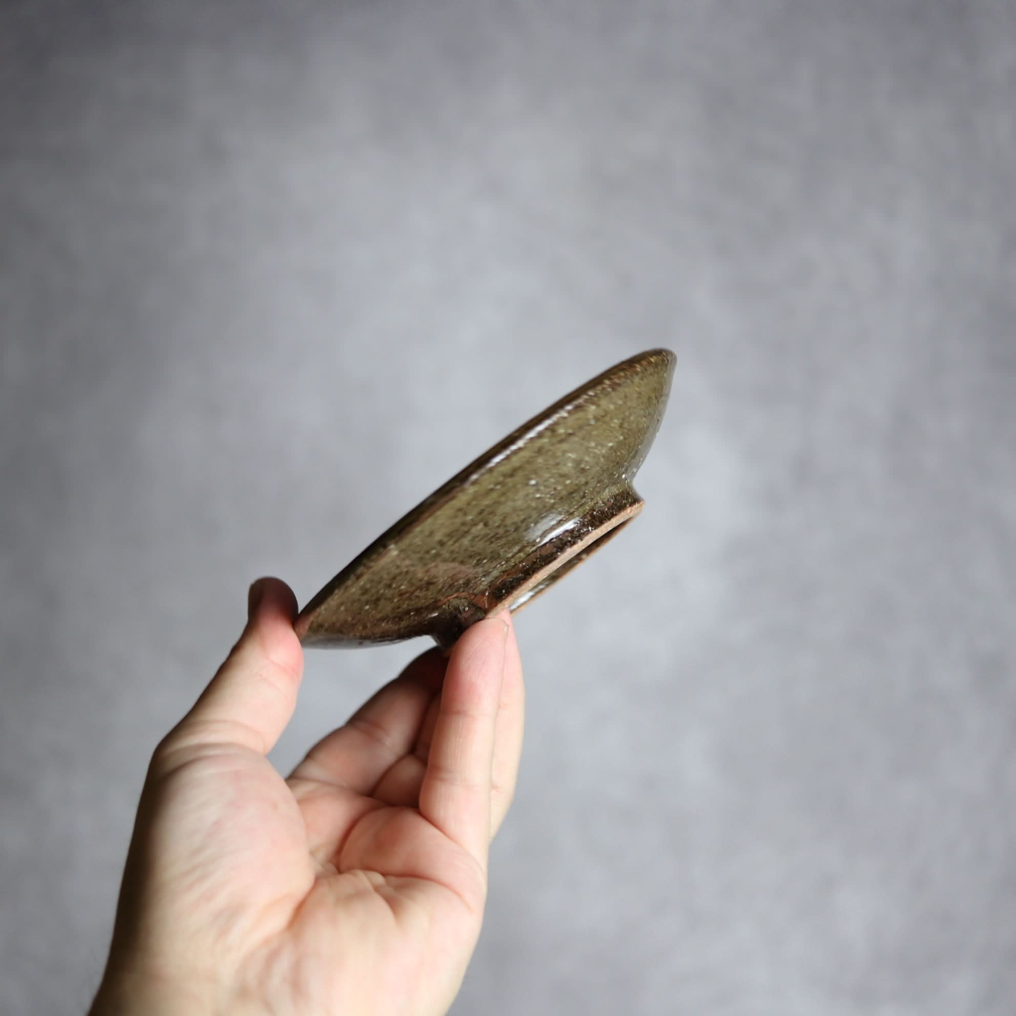 4寸皿 紺 茶 唐草 やちむん 陶器 陶芸こまがた やちむん 陶器.