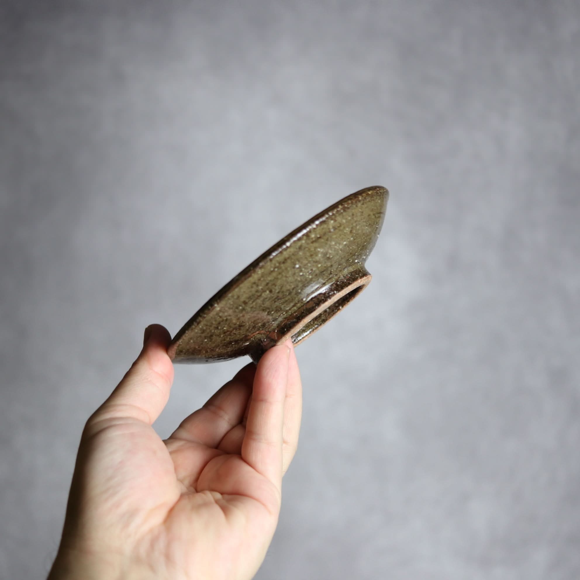 4寸皿 紺 茶 唐草 やちむん 陶器 陶芸こまがた やちむん 陶器.