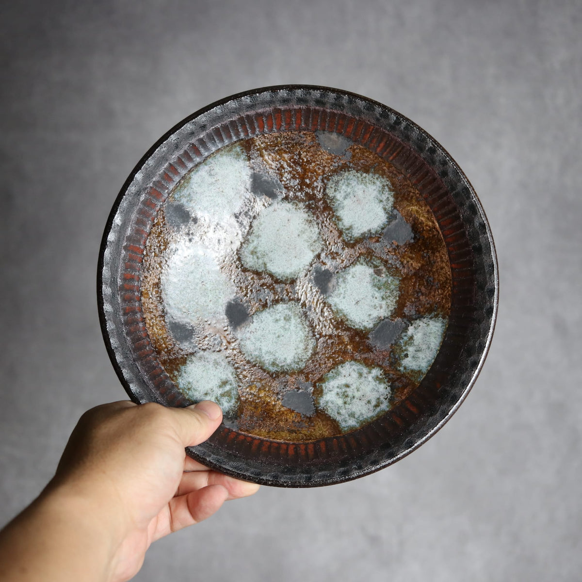 7寸皿1 黒シリーズ やちむん 陶器 sui