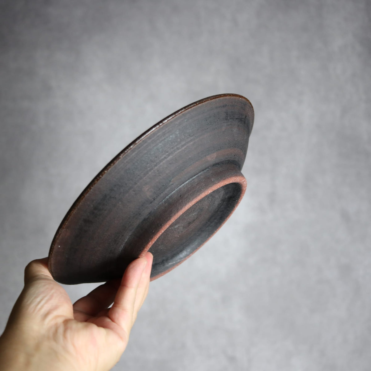 7寸皿1 黒シリーズ やちむん 陶器 sui