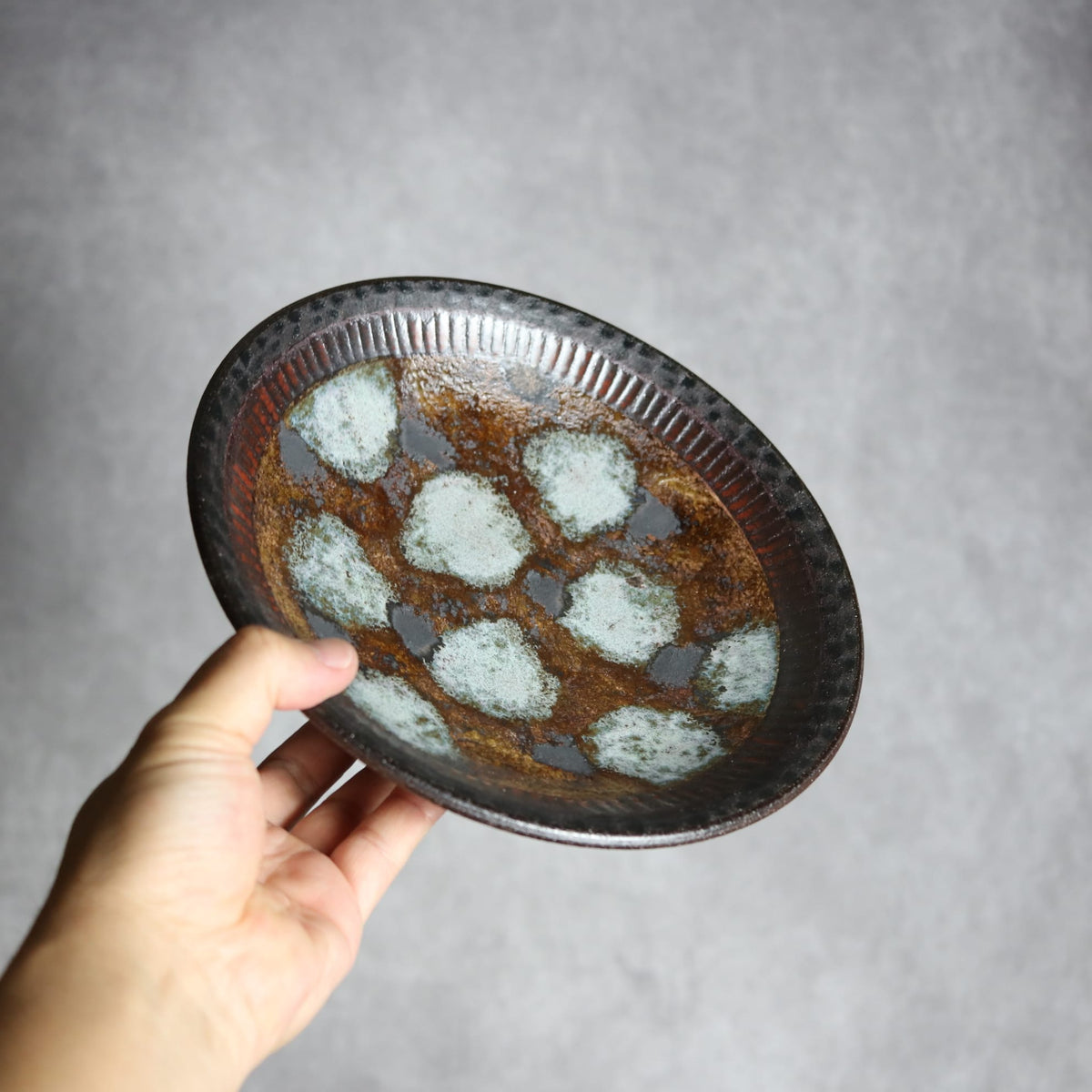 7寸皿1 黒シリーズ やちむん 陶器 sui