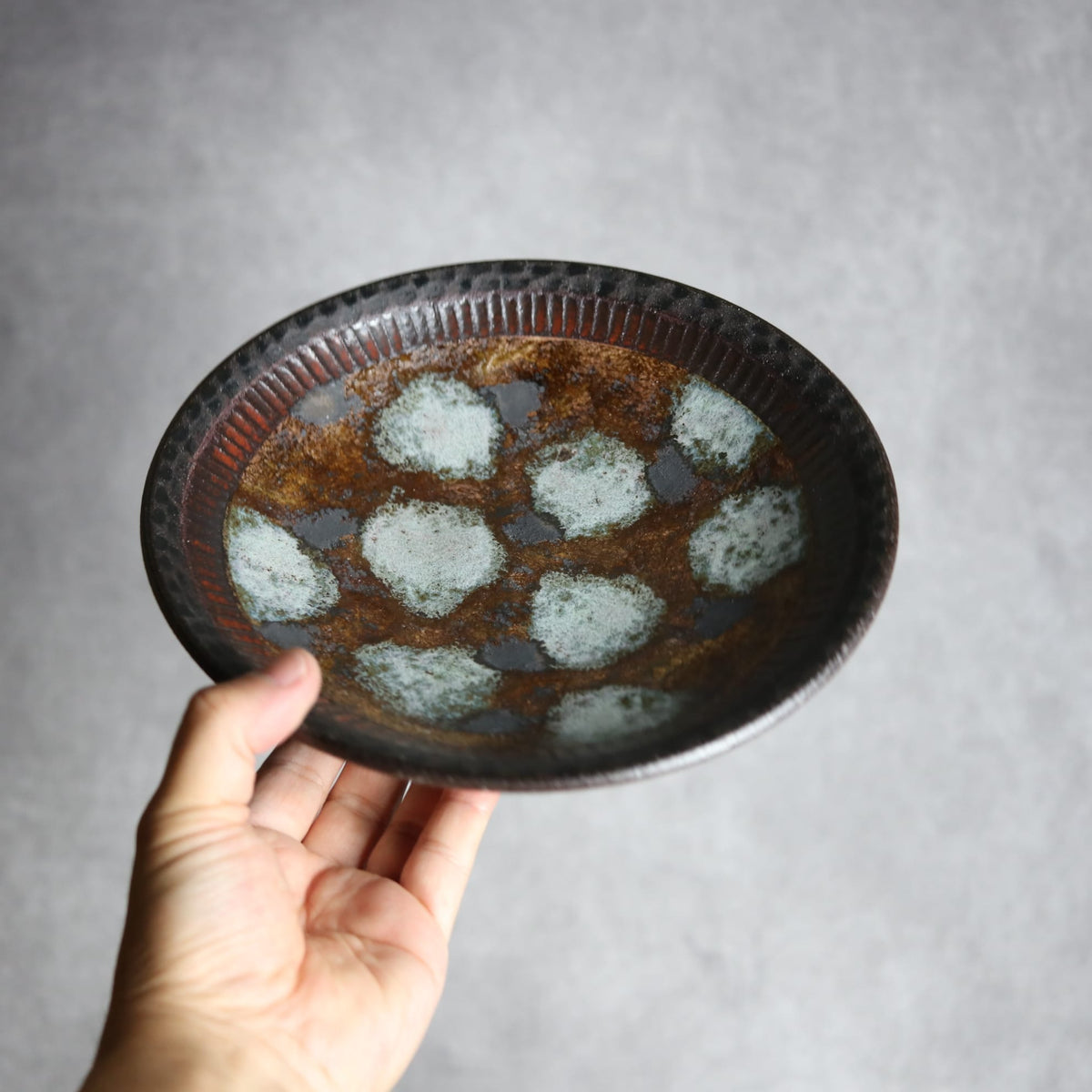 7寸皿1 黒シリーズ やちむん 陶器 sui
