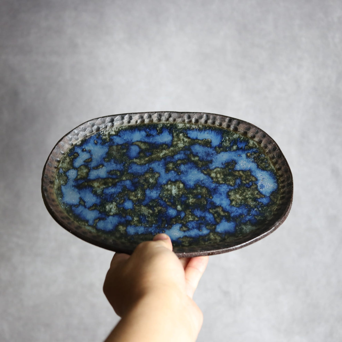 オーバルリム皿1 孔雀 やちむん 陶器 sui