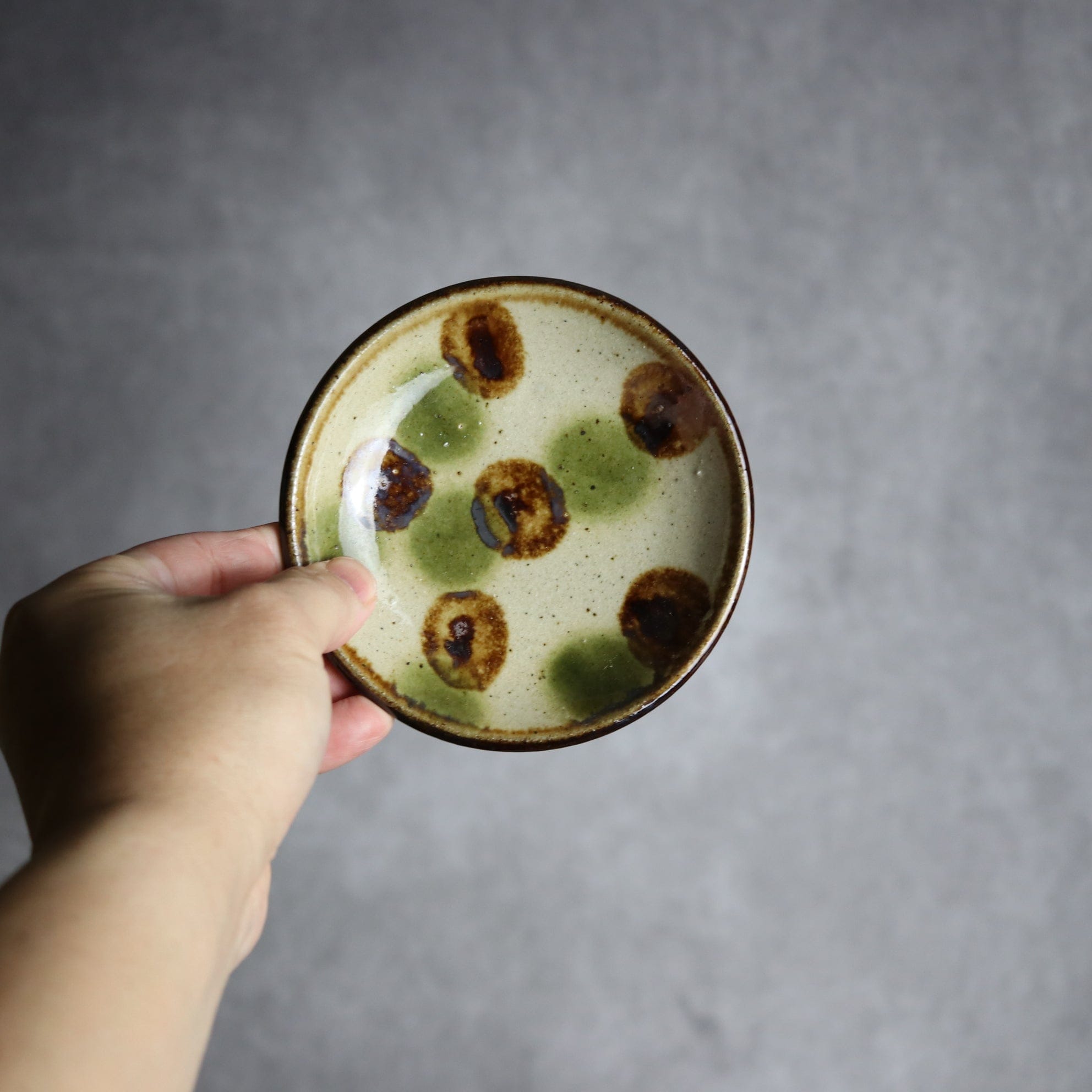 4寸皿 緑 茶 ドット やちむん 陶器 陶芸こまがた