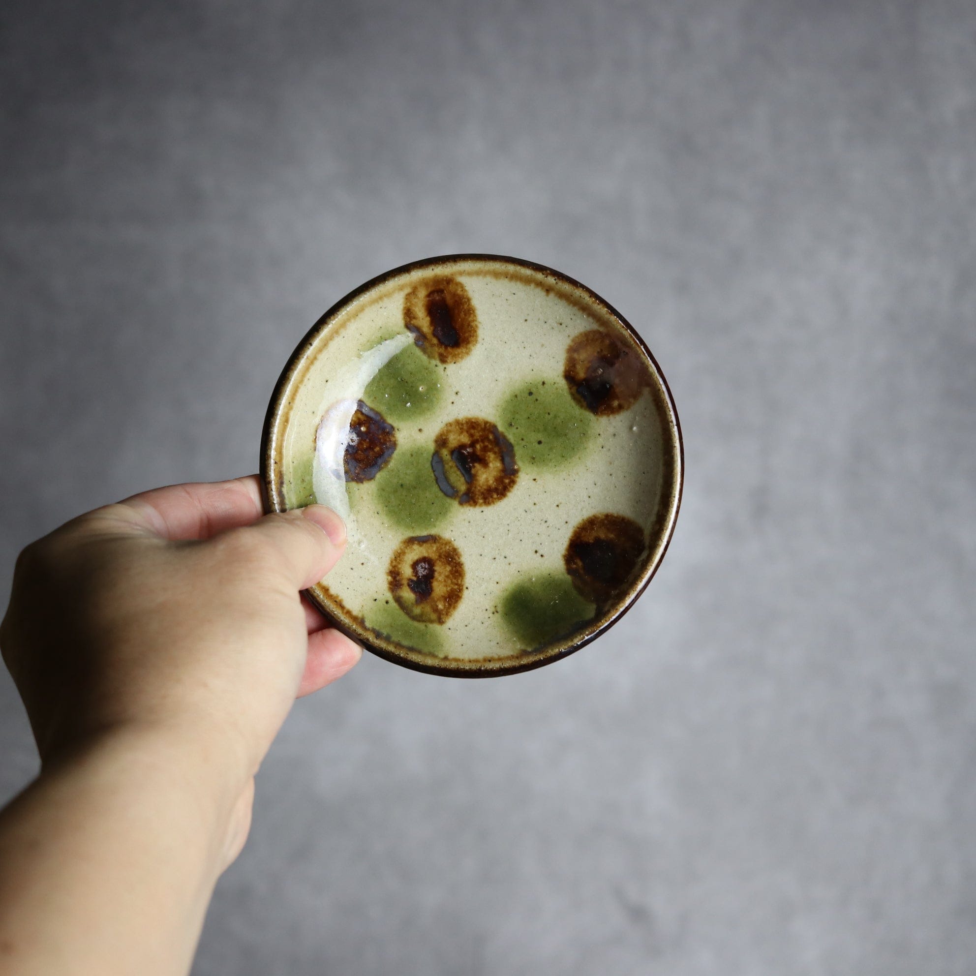 4寸皿 緑 茶 ドット やちむん 陶器 陶芸こまがた