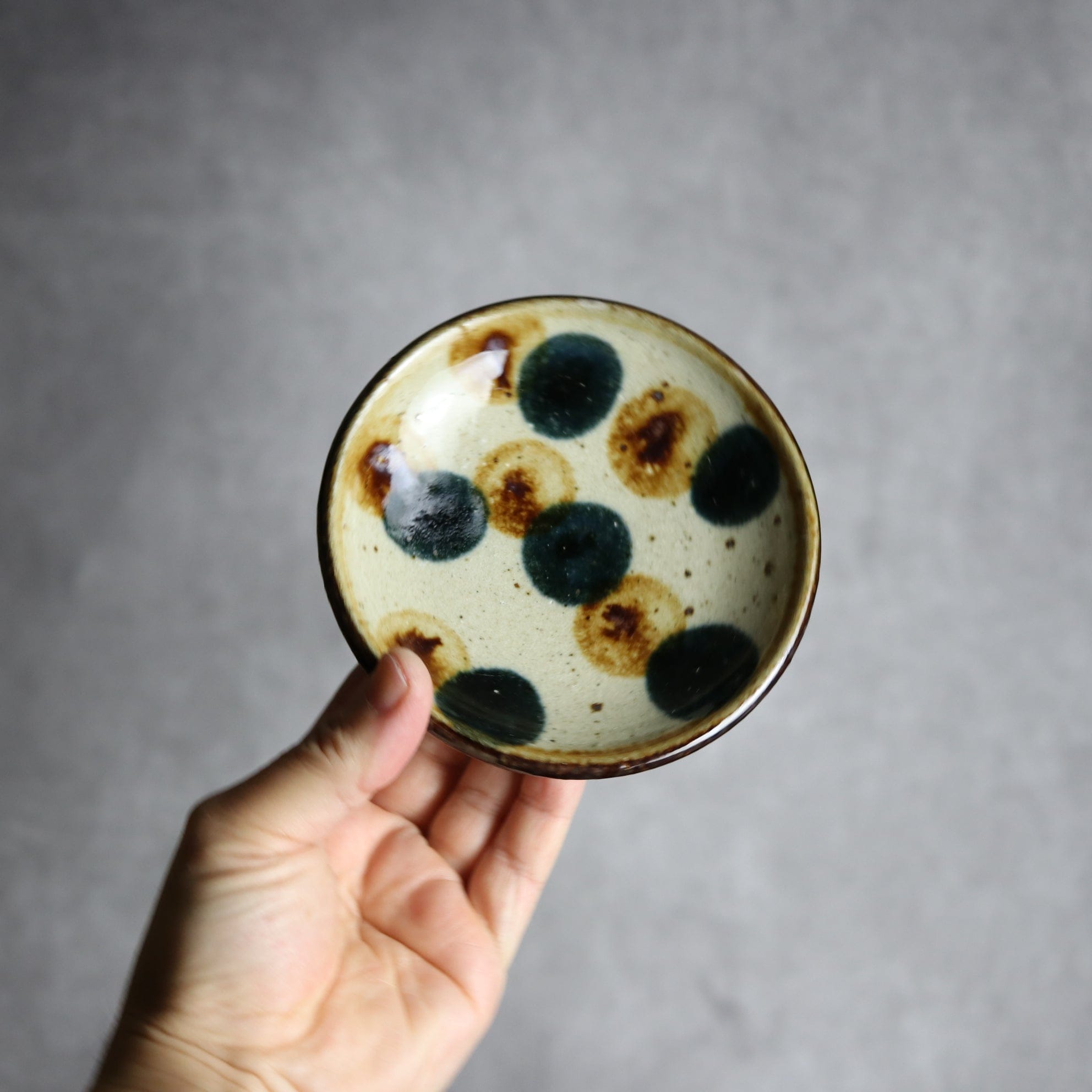 4寸皿 紺 茶 ドット やちむん 陶器 陶芸こまがた