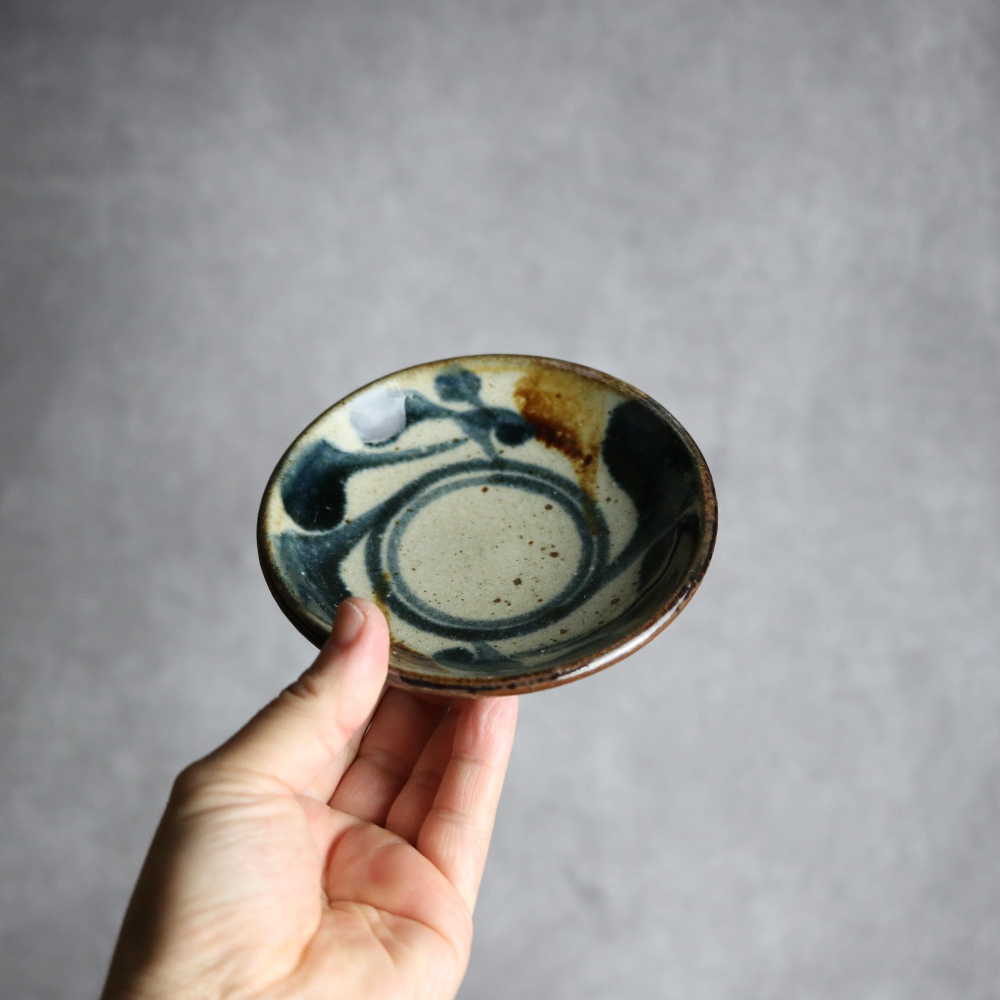4寸皿 紺 茶 唐草 やちむん 陶器 陶芸こまがた