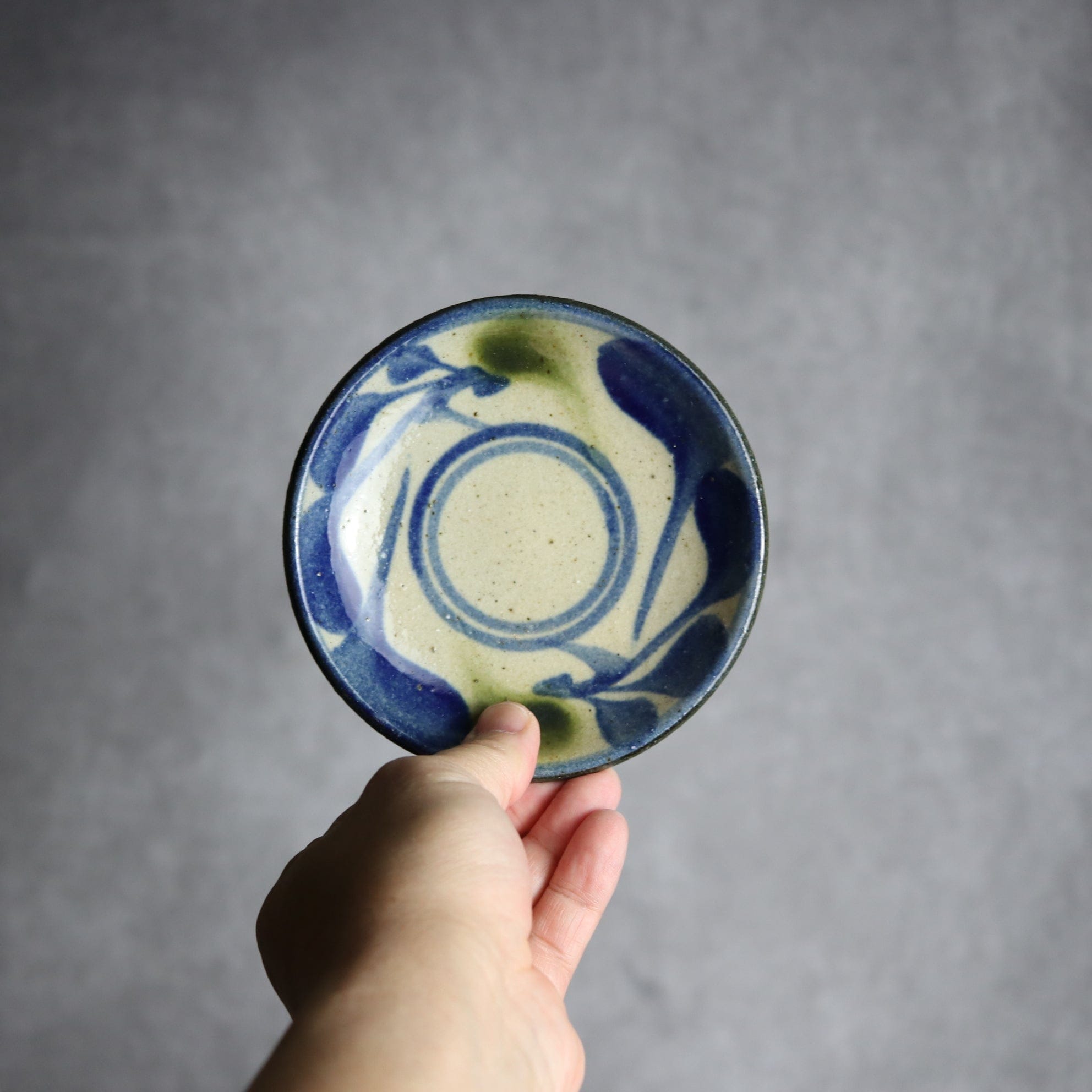 4寸皿 青 緑 唐草 やちむん 陶器 陶芸こまがた