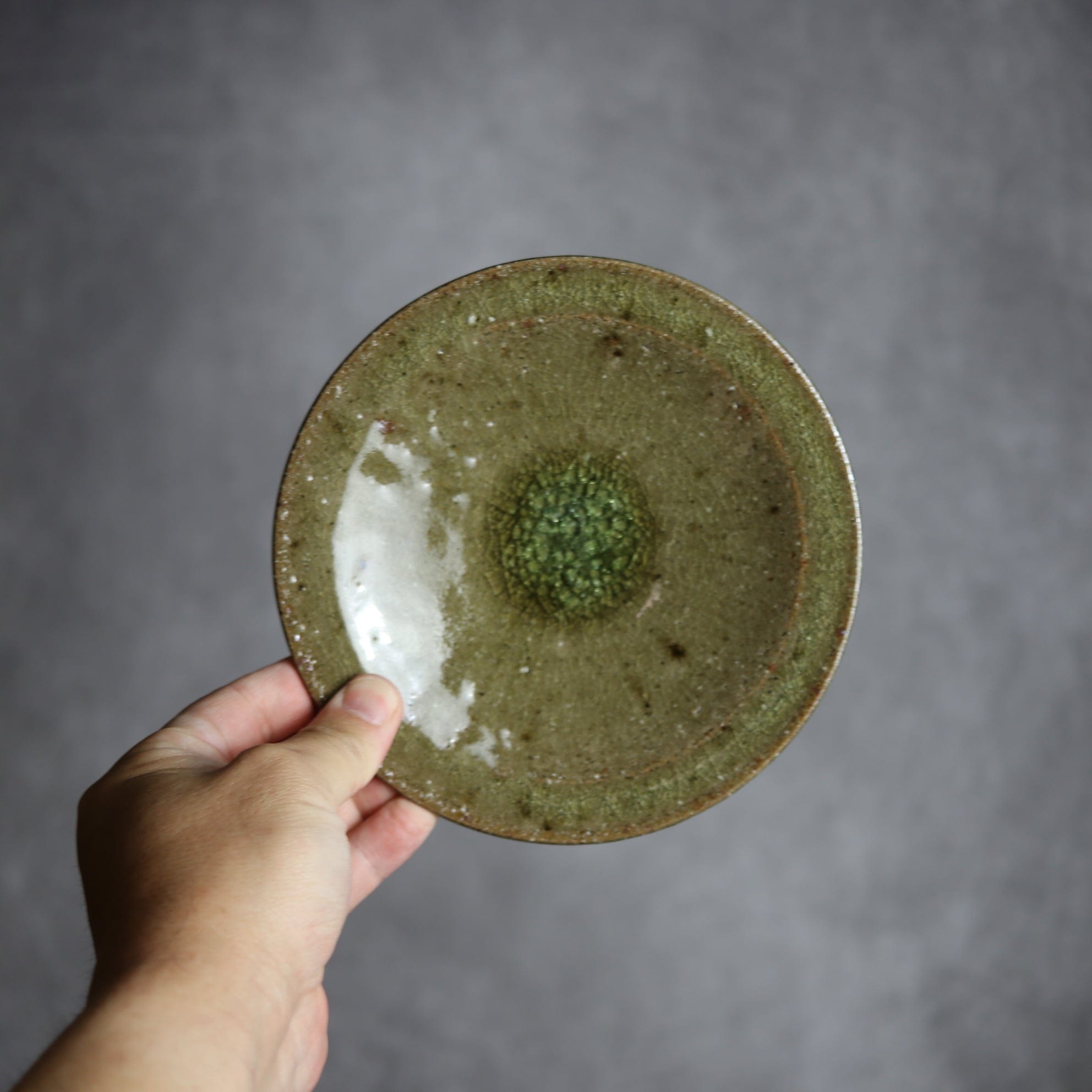 5寸皿1 灰釉 やちむん 陶器 仁陶器工房 陶器.