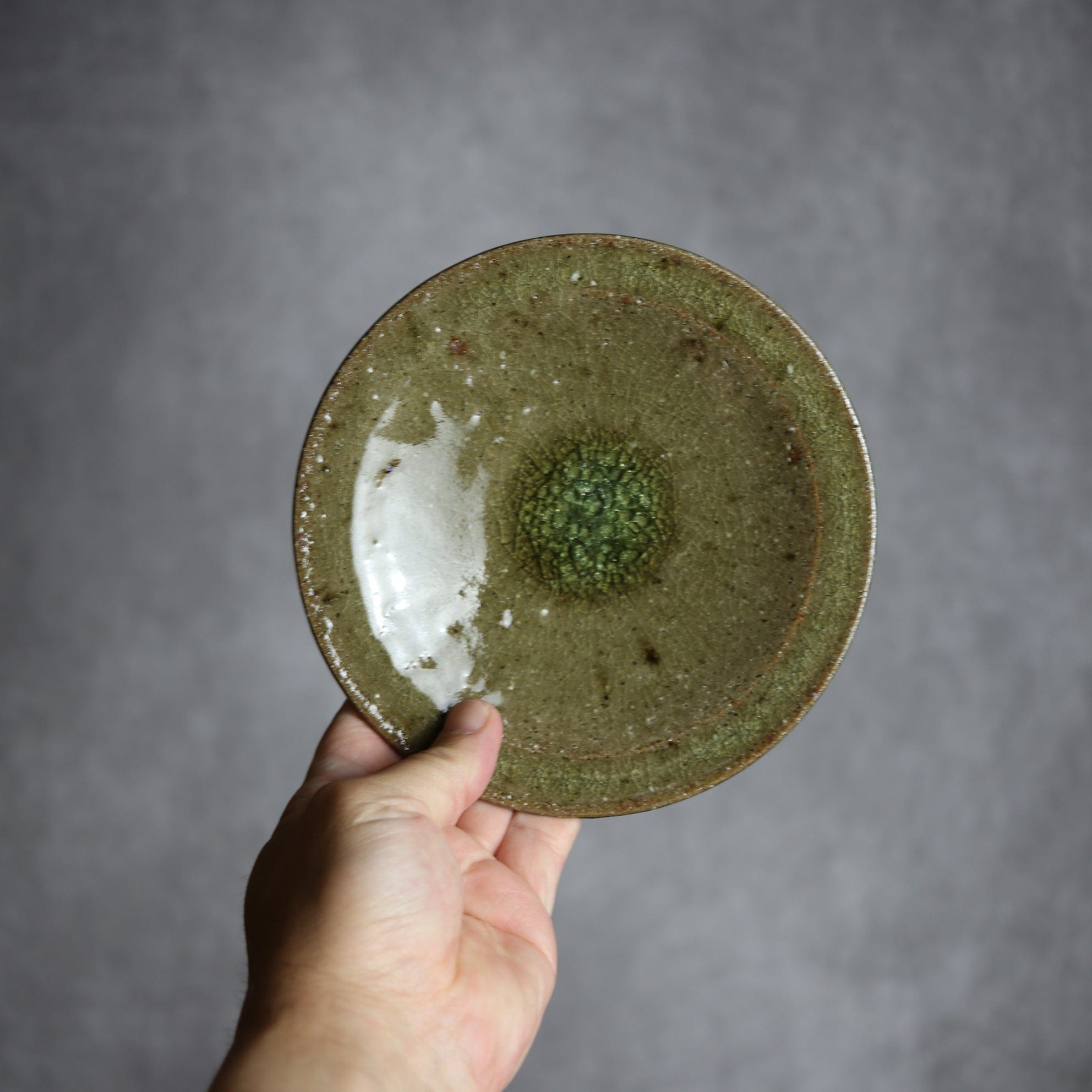 5寸皿1 灰釉 やちむん 陶器 仁陶器工房 陶器.