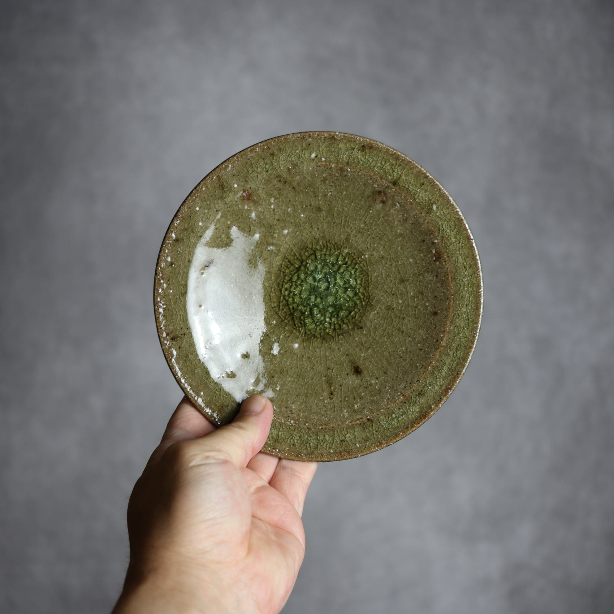 5寸皿1 灰釉 やちむん 陶器 仁陶器工房 陶器.