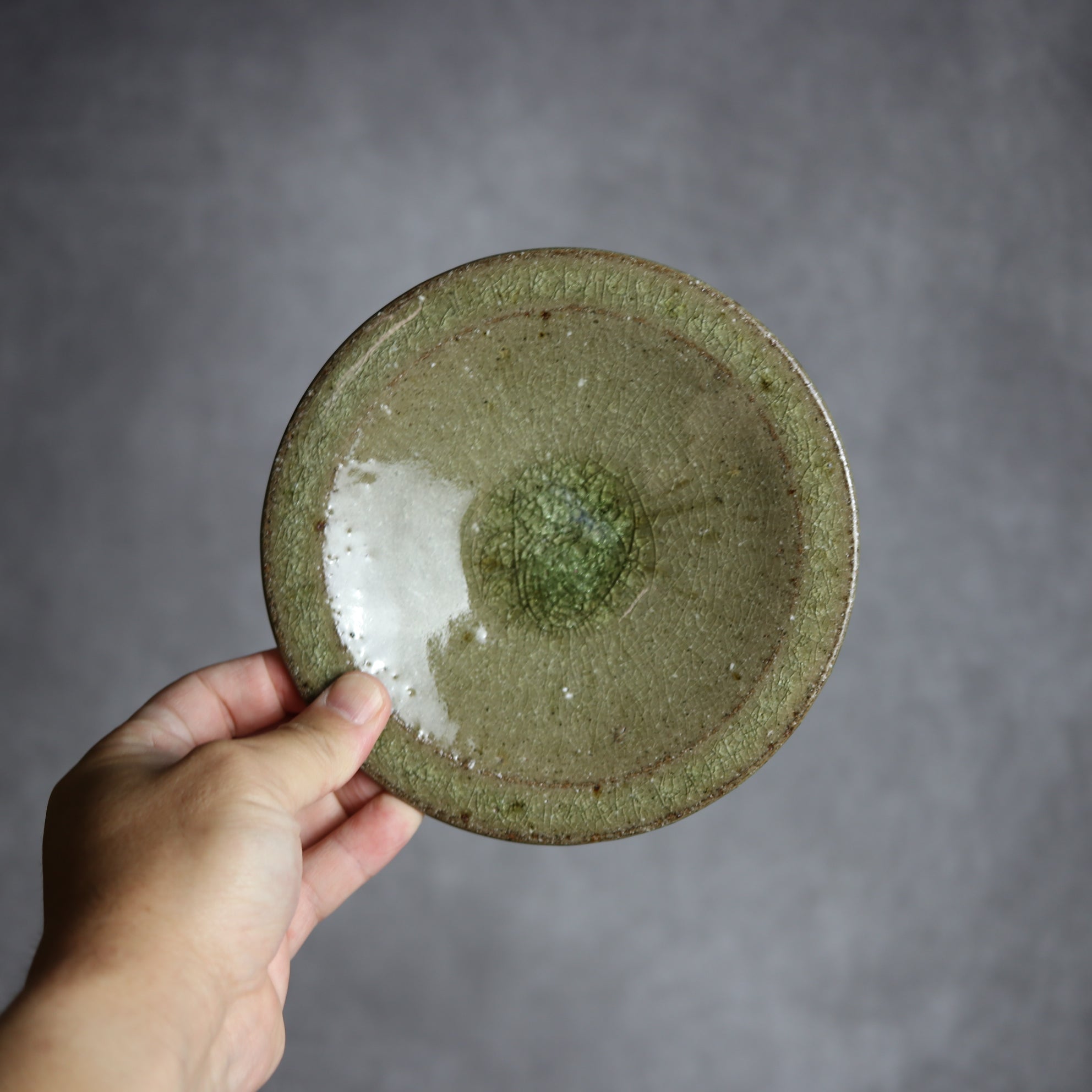 新品・陶芸品・灰釉の器・和菓子皿 灰釉折縁皿（8寸） - 土楽 | 伊賀の里の土楽窯