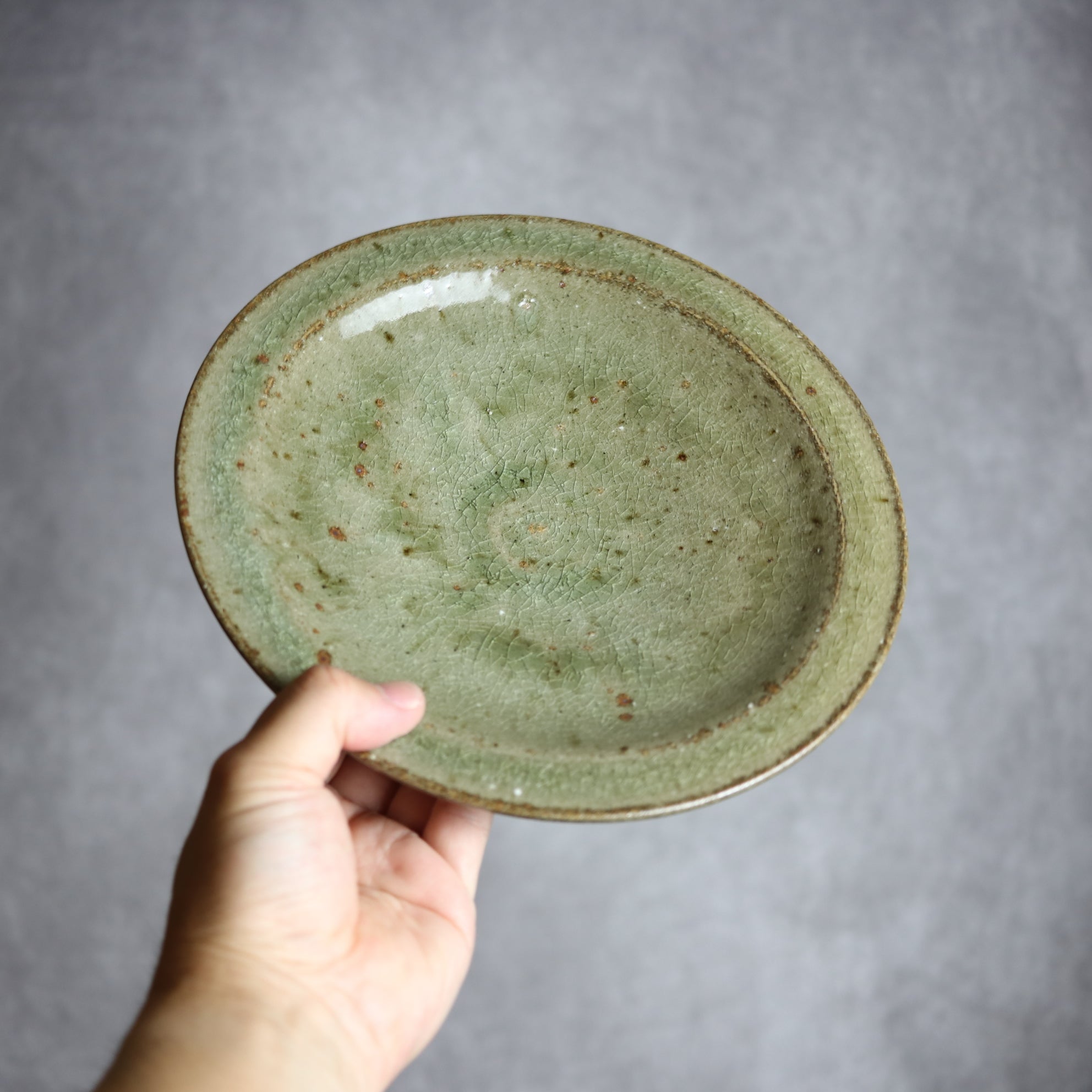 7寸皿1 灰釉 やちむん 陶器 仁陶器工房