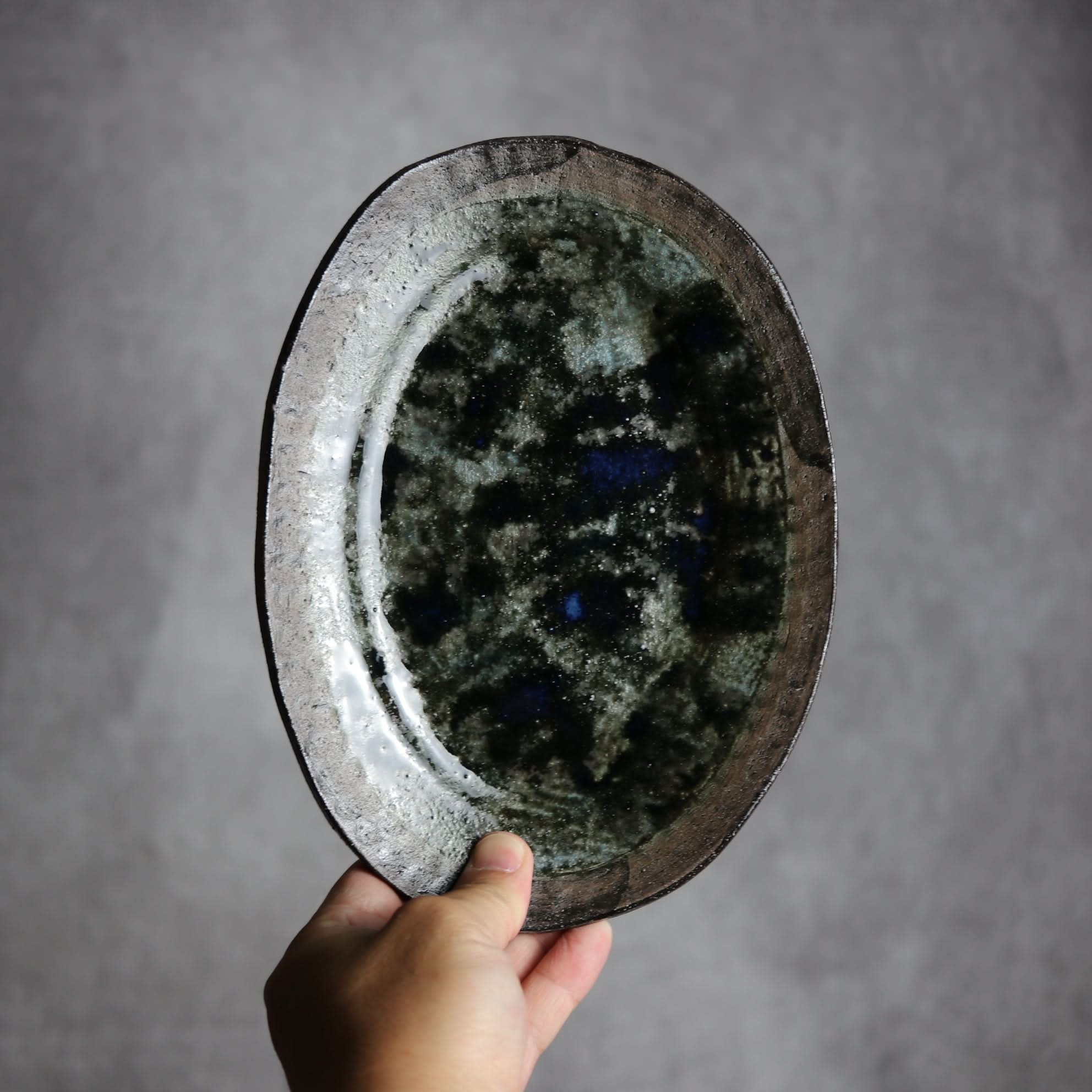 オーバルリム皿1 孔雀 やちむん 陶器 sui やちむん 陶器.