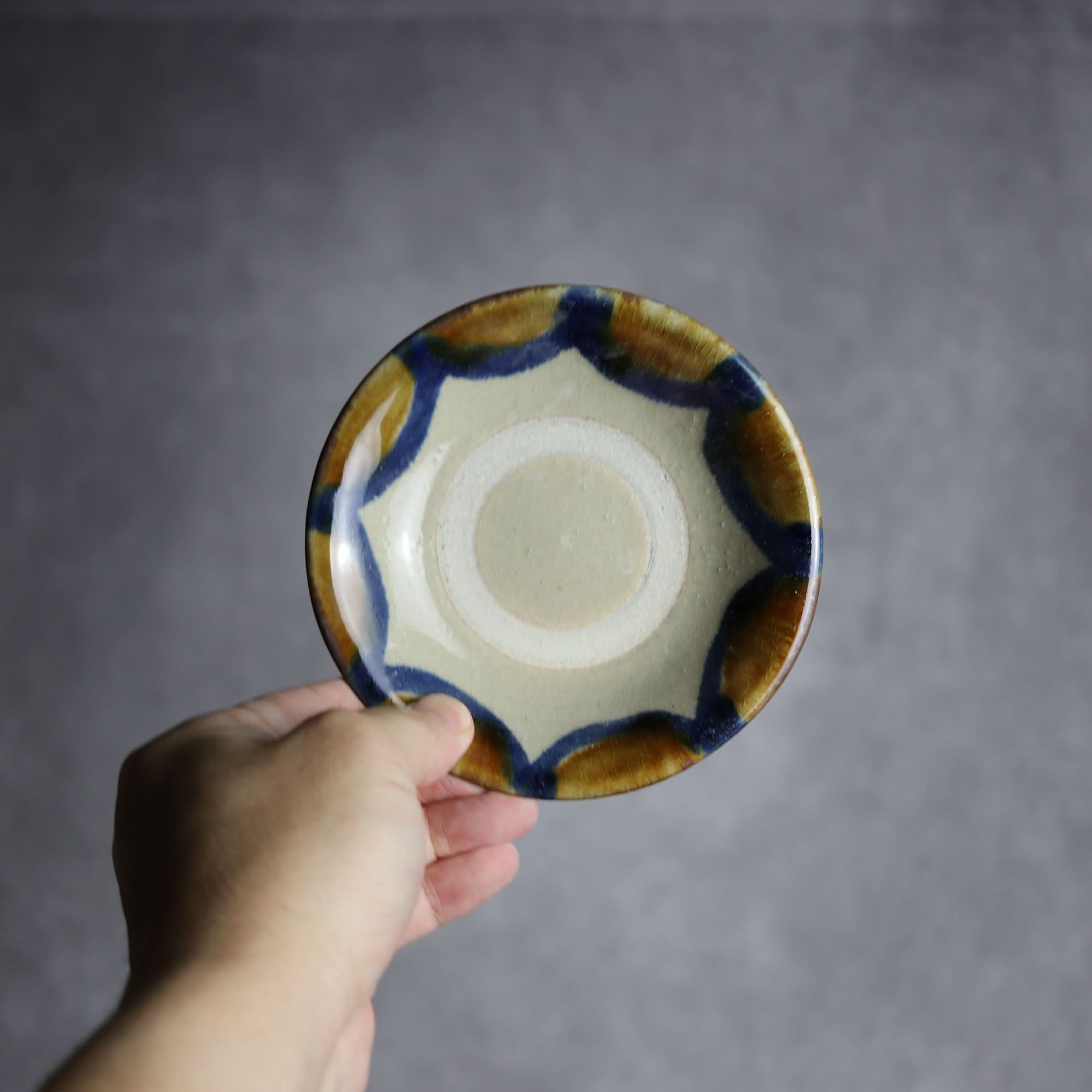 4寸皿1 飴 呉須釉 海波紋 やちむん 陶器 北窯 松田米司工房 やちむん 陶器.