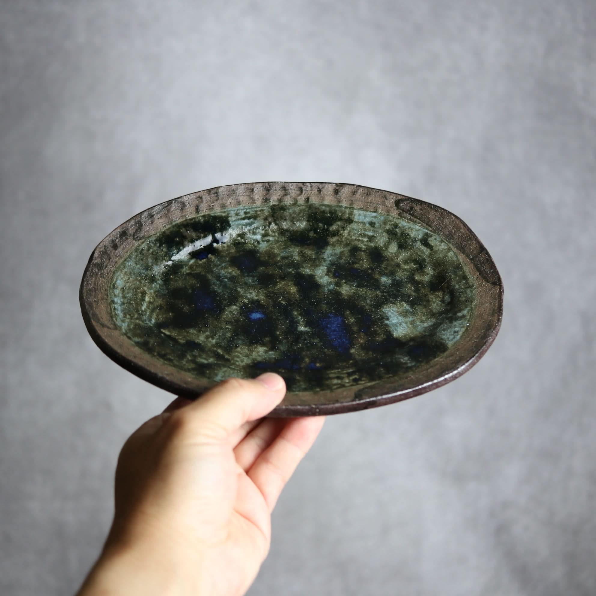 オーバルリム皿1 孔雀 やちむん 陶器 sui やちむん 陶器.