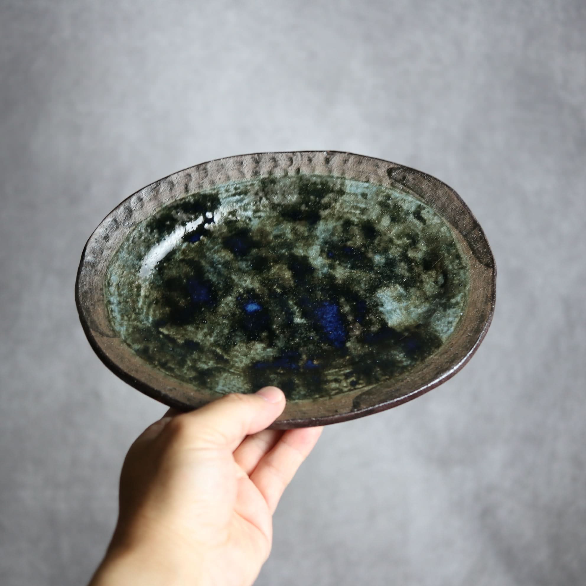 オーバルリム皿1 孔雀 やちむん 陶器 sui やちむん 陶器.