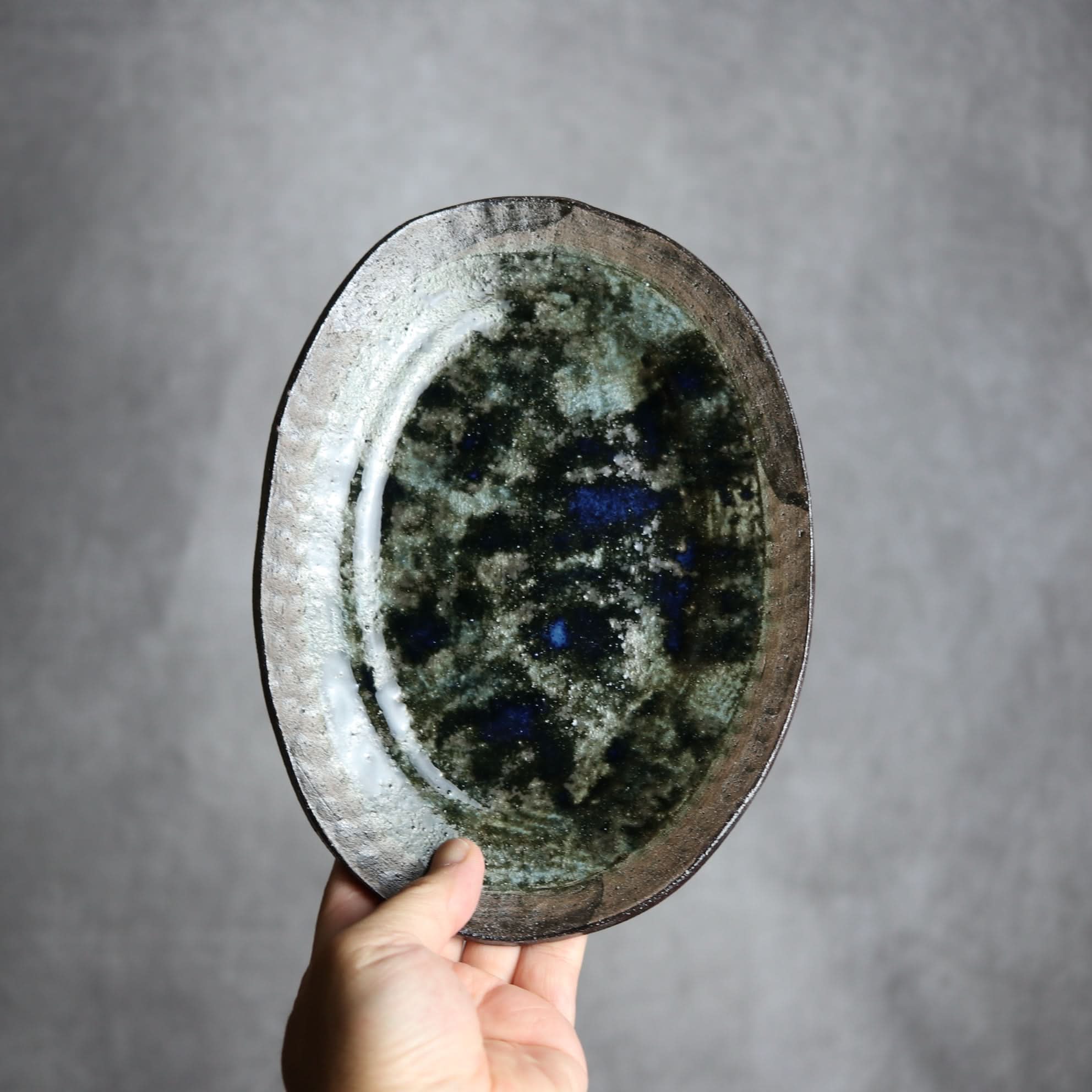 オーバルリム皿1 孔雀 やちむん 陶器 sui やちむん 陶器.