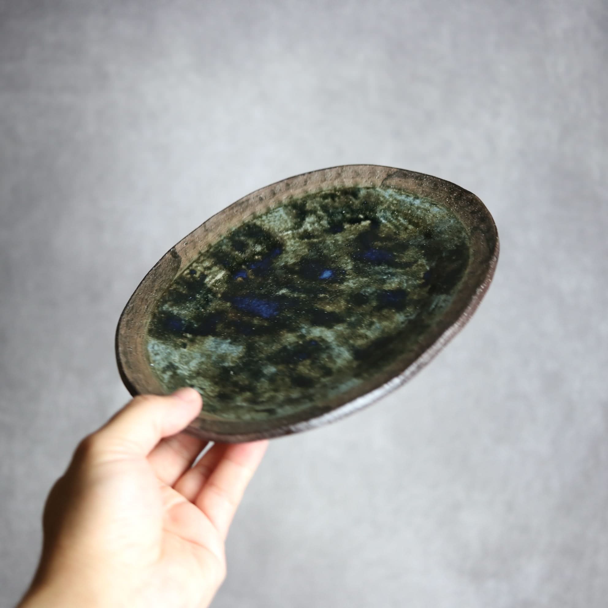 オーバルリム皿1 孔雀 やちむん 陶器 sui やちむん 陶器.