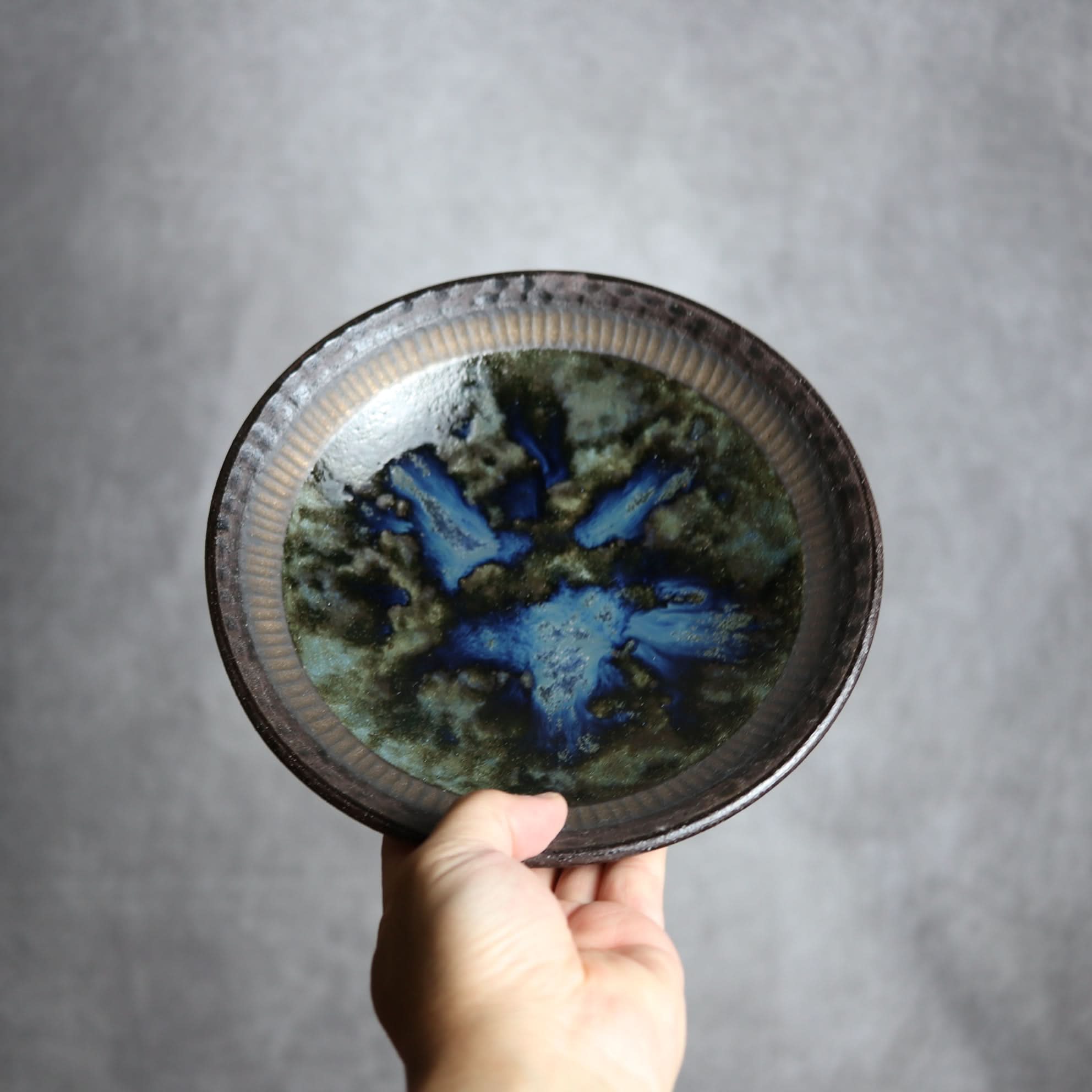 7寸皿1 孔雀 やちむん 陶器 sui やちむん 陶器.