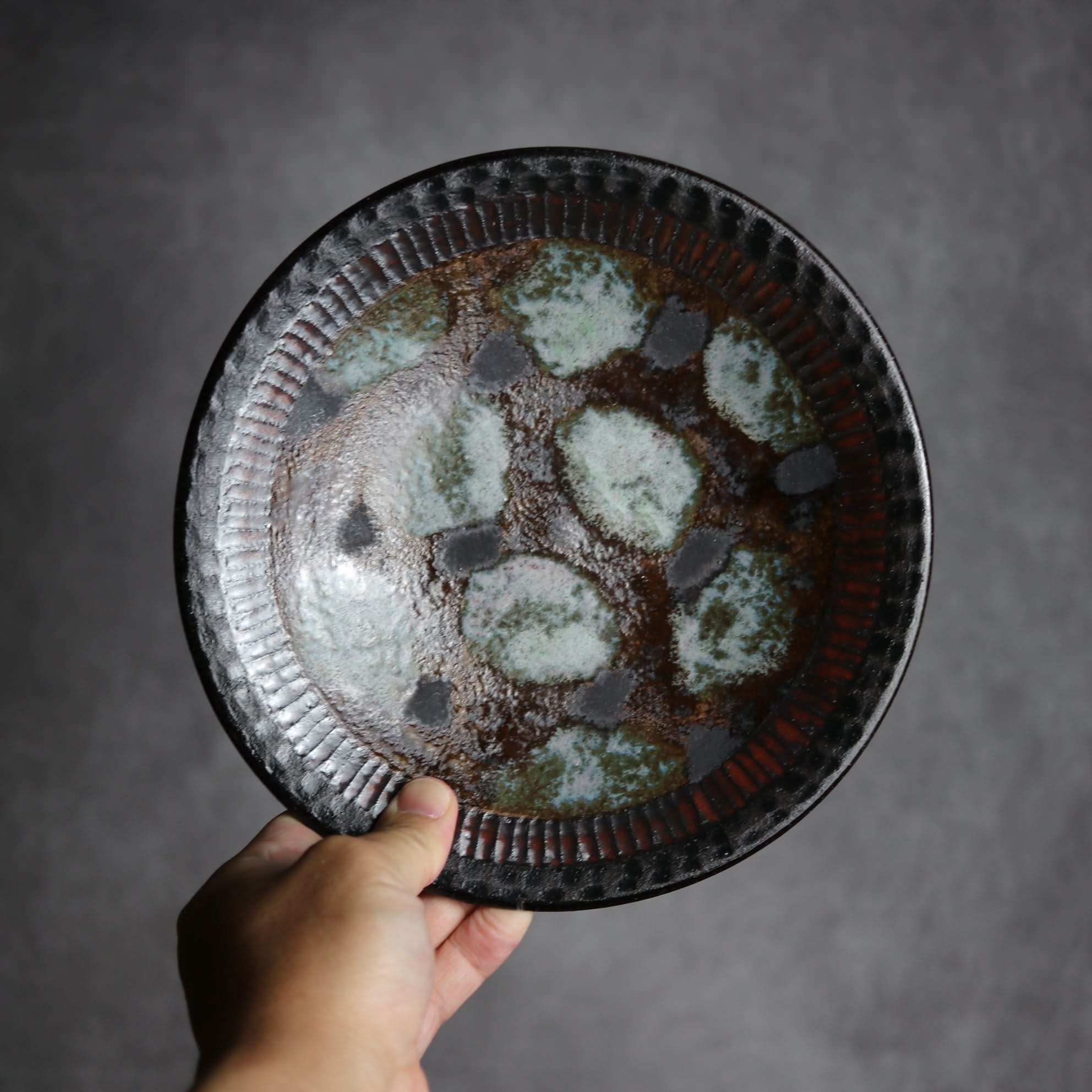 7寸皿1 黒シリーズ やちむん 陶器 sui やちむん 陶器.