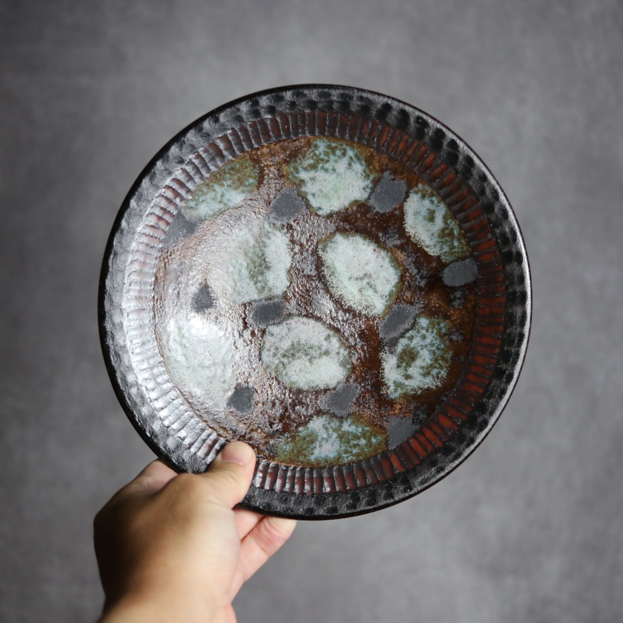 7寸皿1 黒シリーズ やちむん 陶器 sui やちむん 陶器.