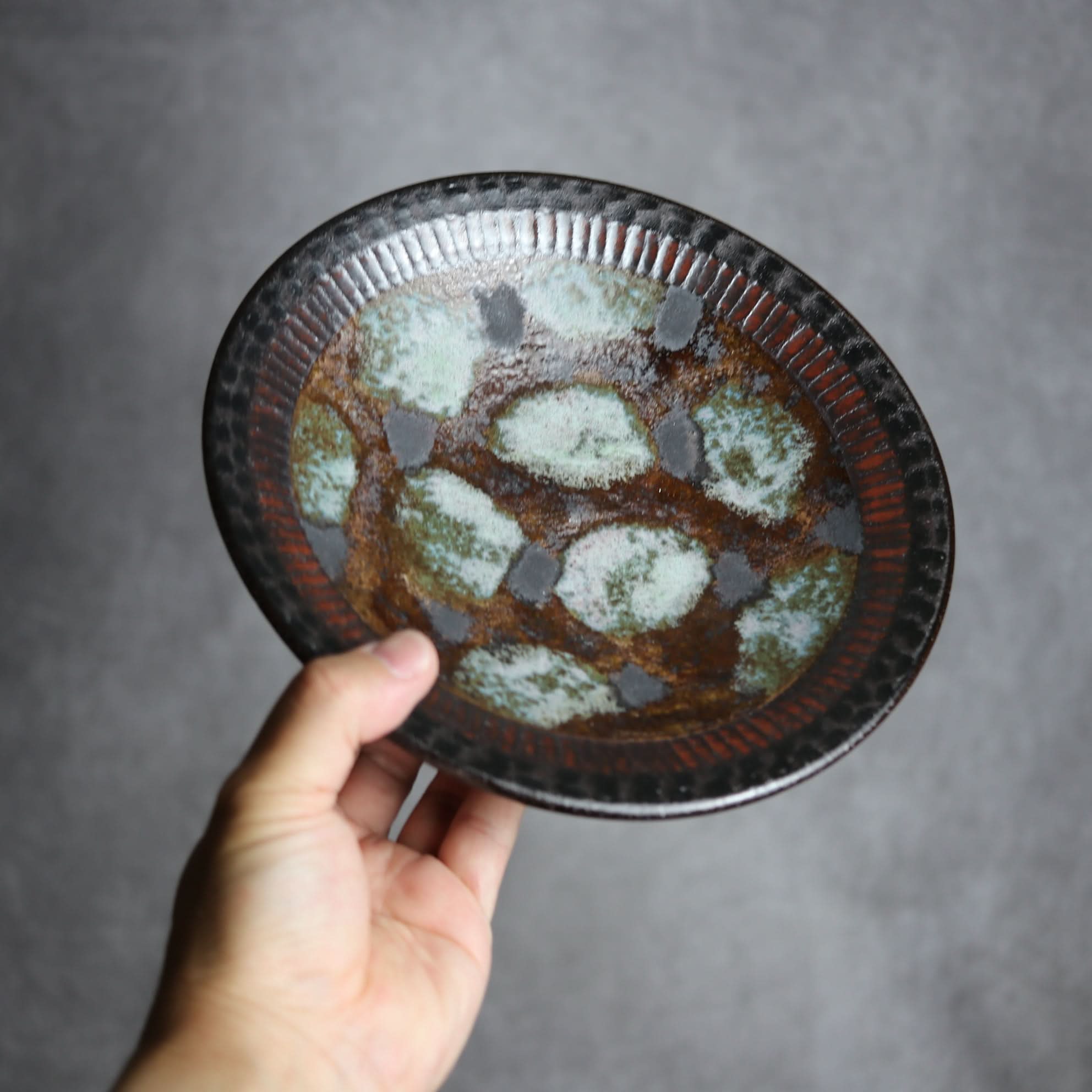 7寸皿1 黒シリーズ やちむん 陶器 sui やちむん 陶器.