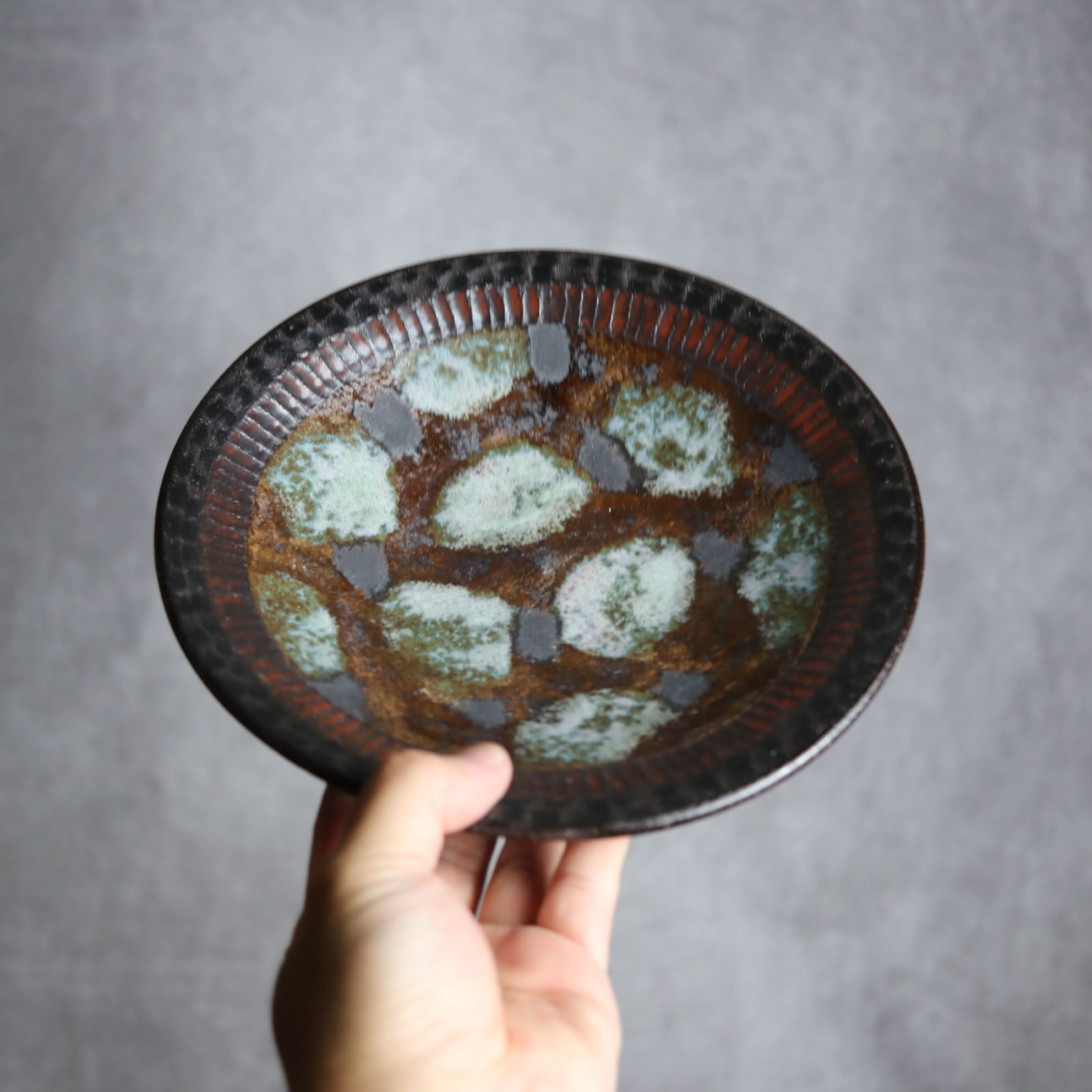 7寸皿1 黒シリーズ やちむん 陶器 sui やちむん 陶器.