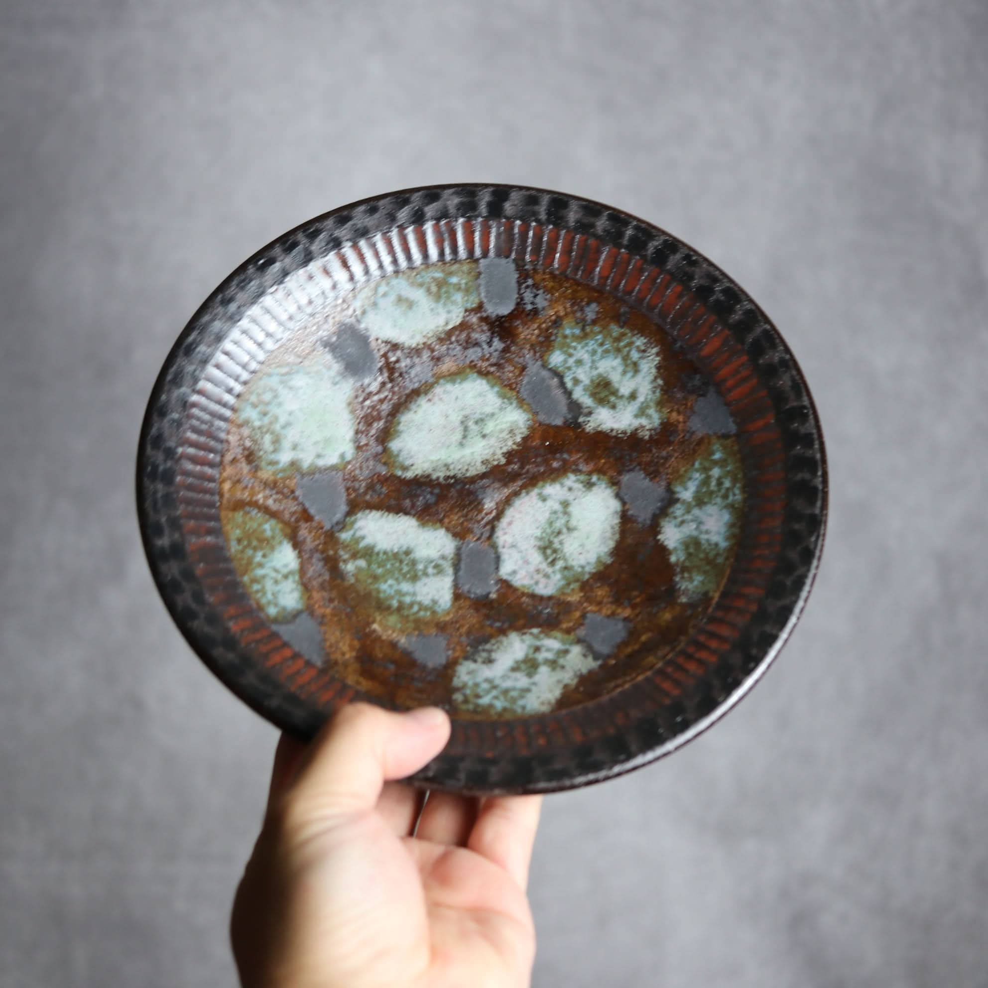 7寸皿1 黒シリーズ やちむん 陶器 sui やちむん 陶器.