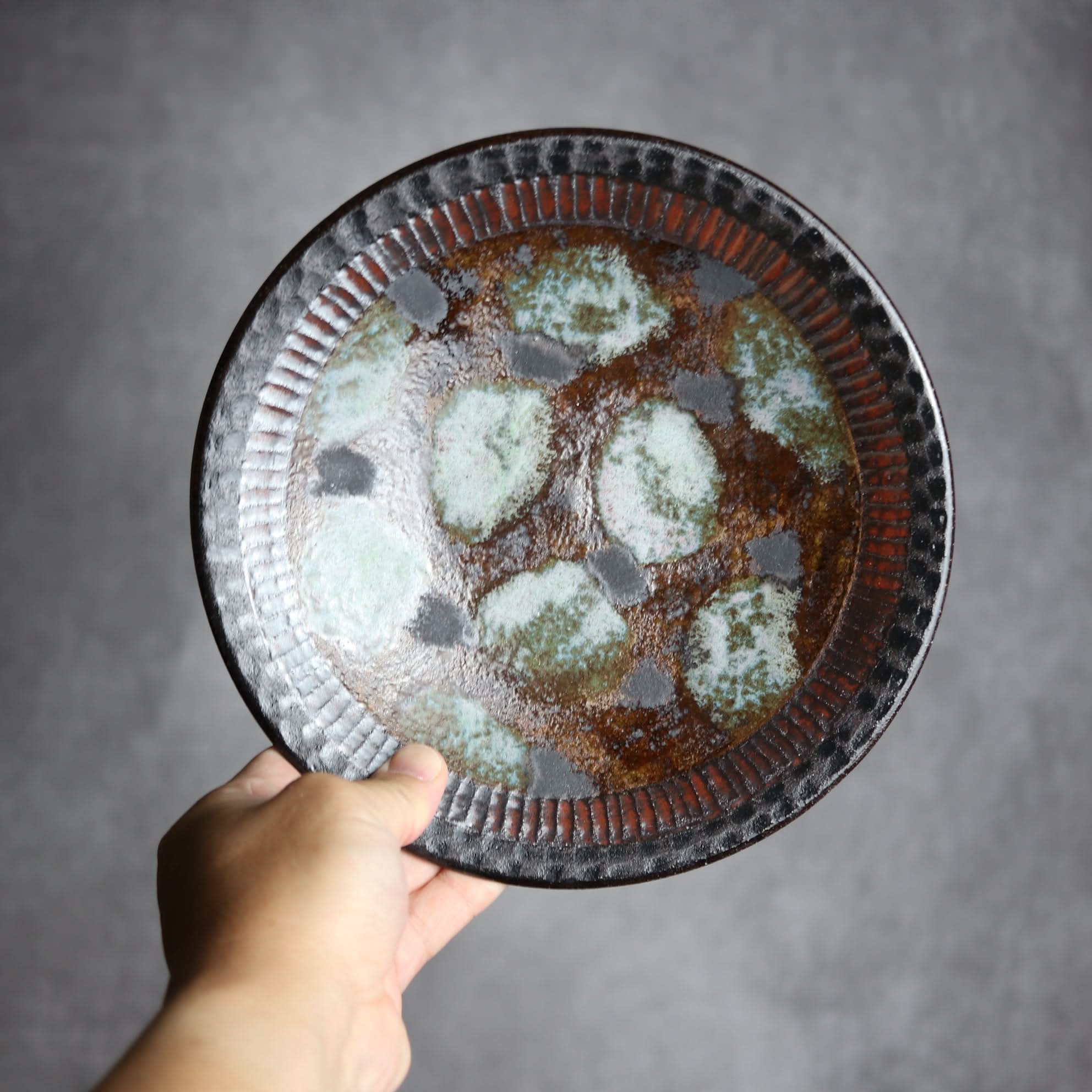 7寸皿1 黒シリーズ やちむん 陶器 sui やちむん 陶器.