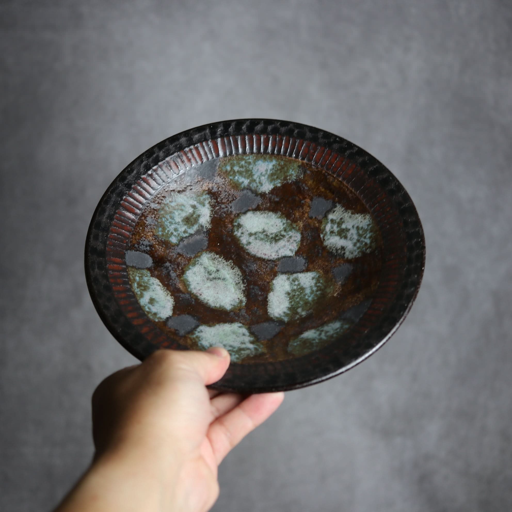 7寸皿1 黒シリーズ やちむん 陶器 sui やちむん 陶器.