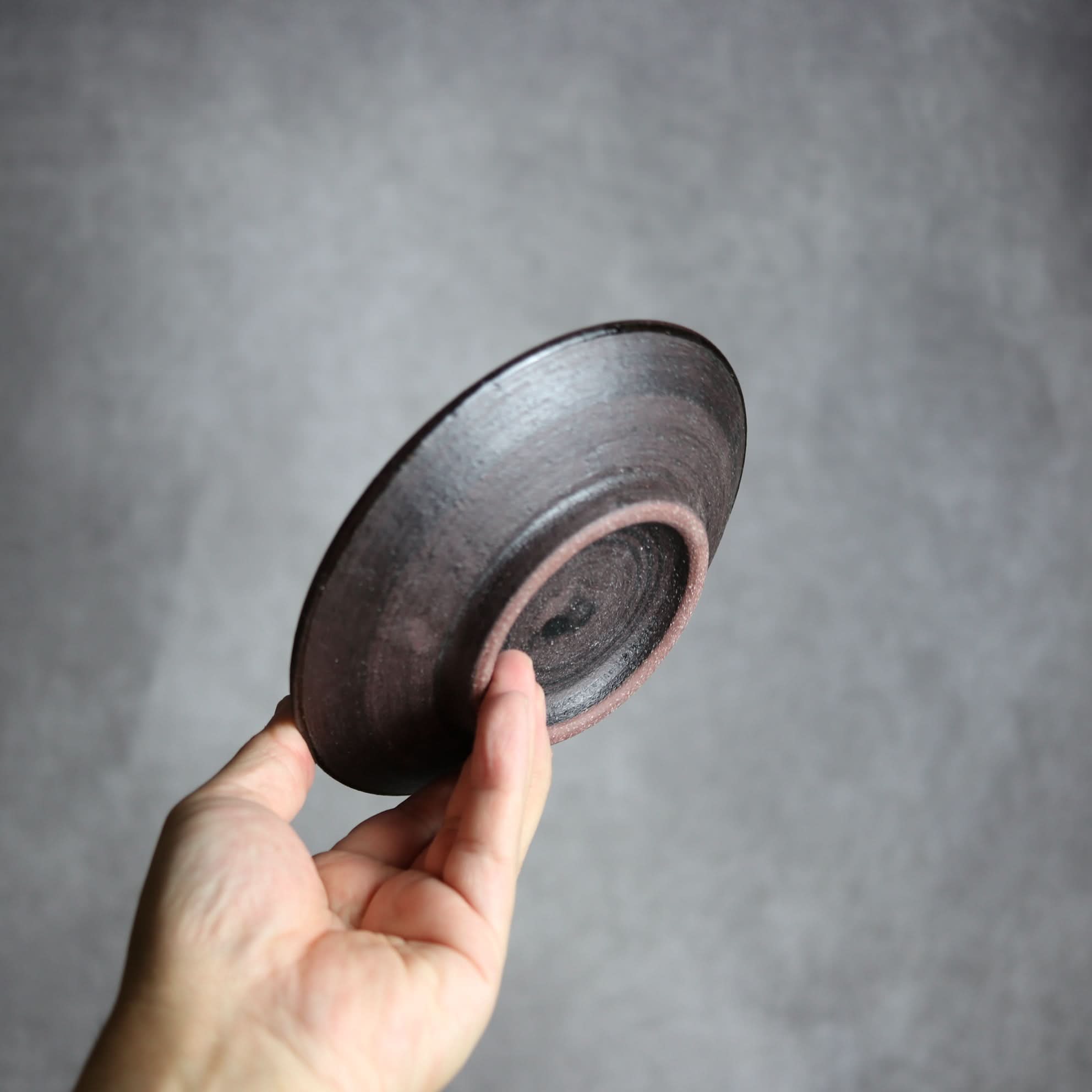 5寸皿1 黒シリーズ やちむん 陶器 sui やちむん 陶器.