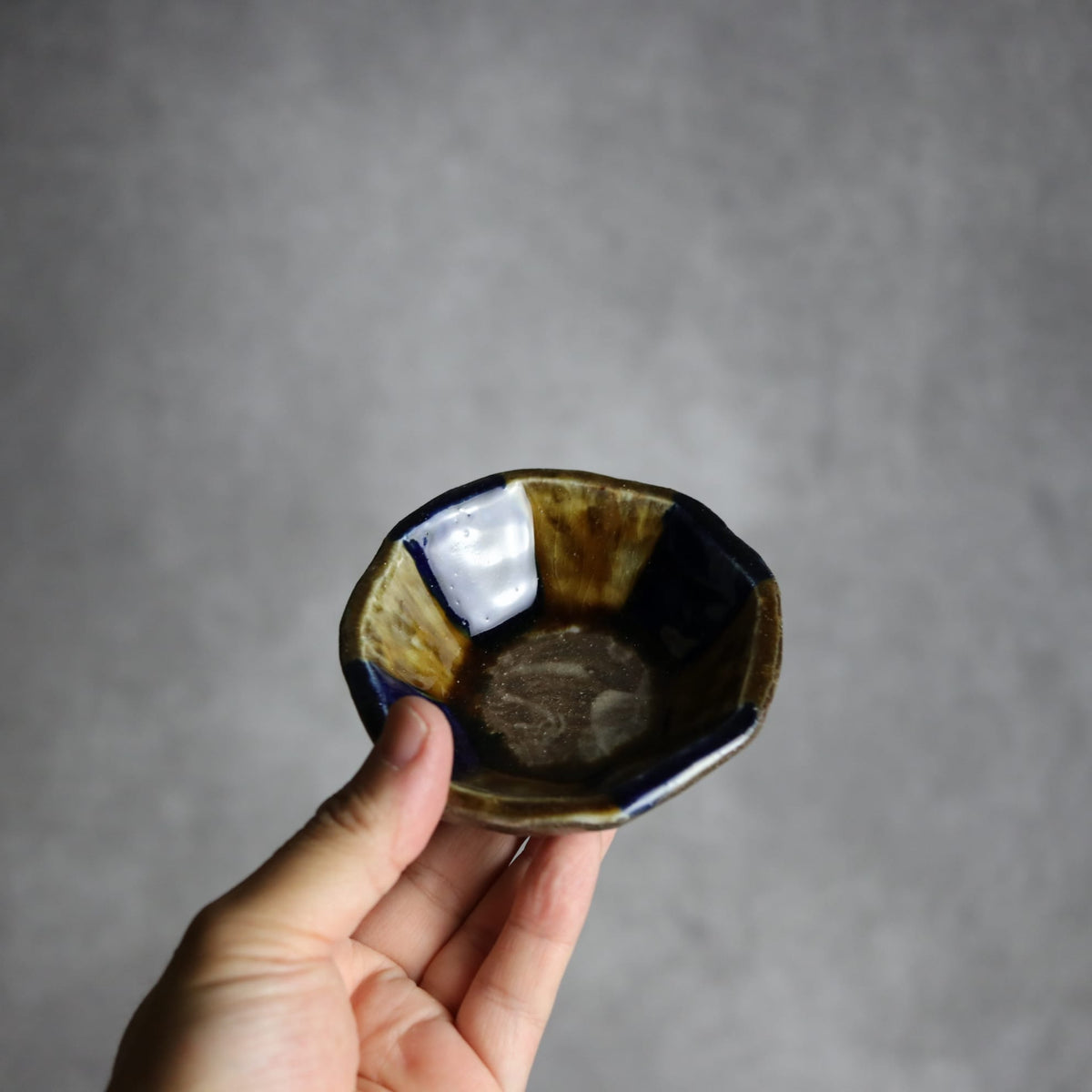 八角皿2 飴 呉須釉 やちむん 陶器 漂窯