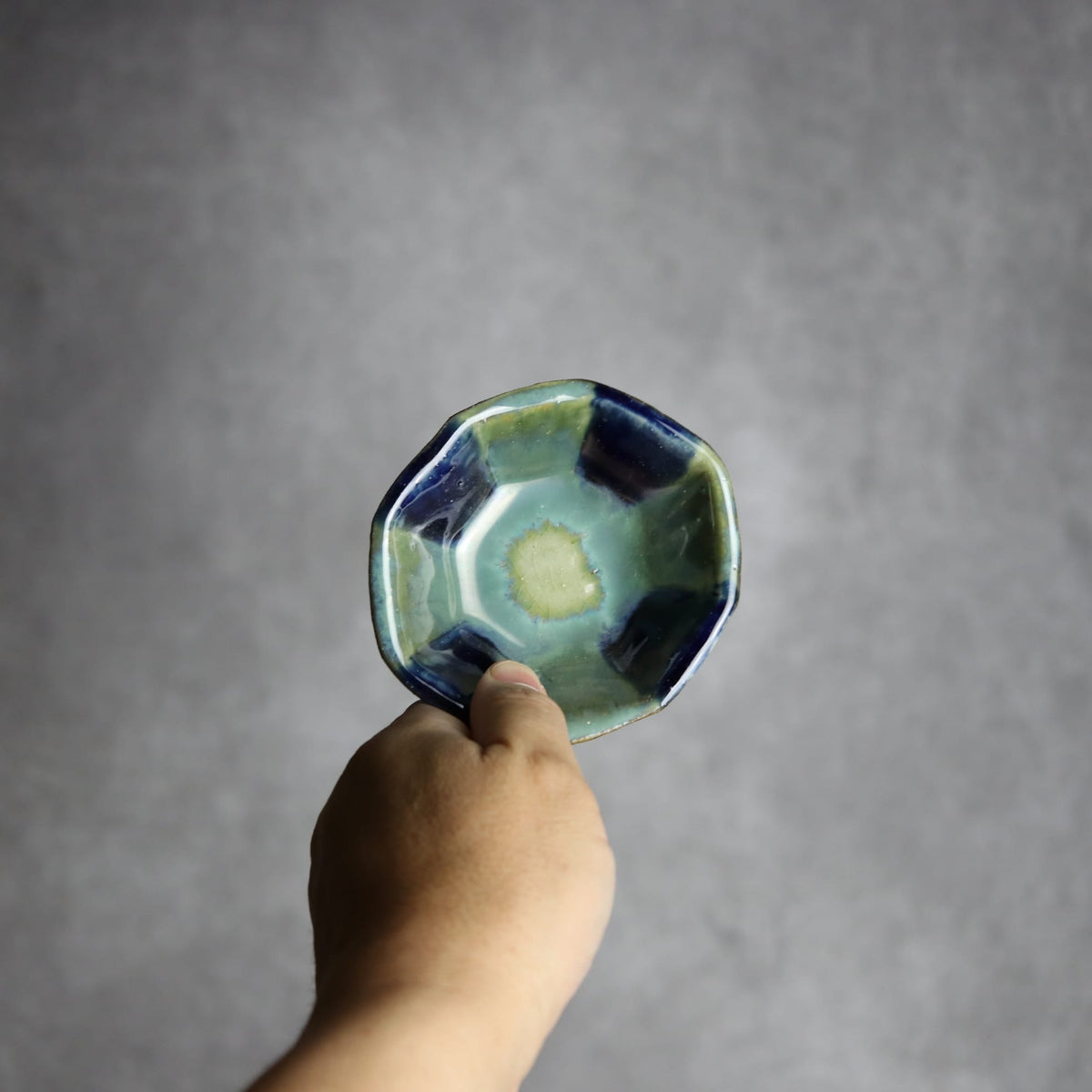 八角皿1 呉須 緑釉 やちむん 陶器 漂窯